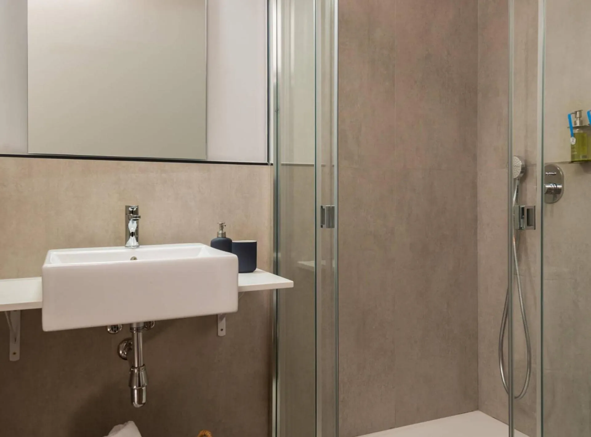 Bathroom in Casa Sevilla 1920 Suites by Época