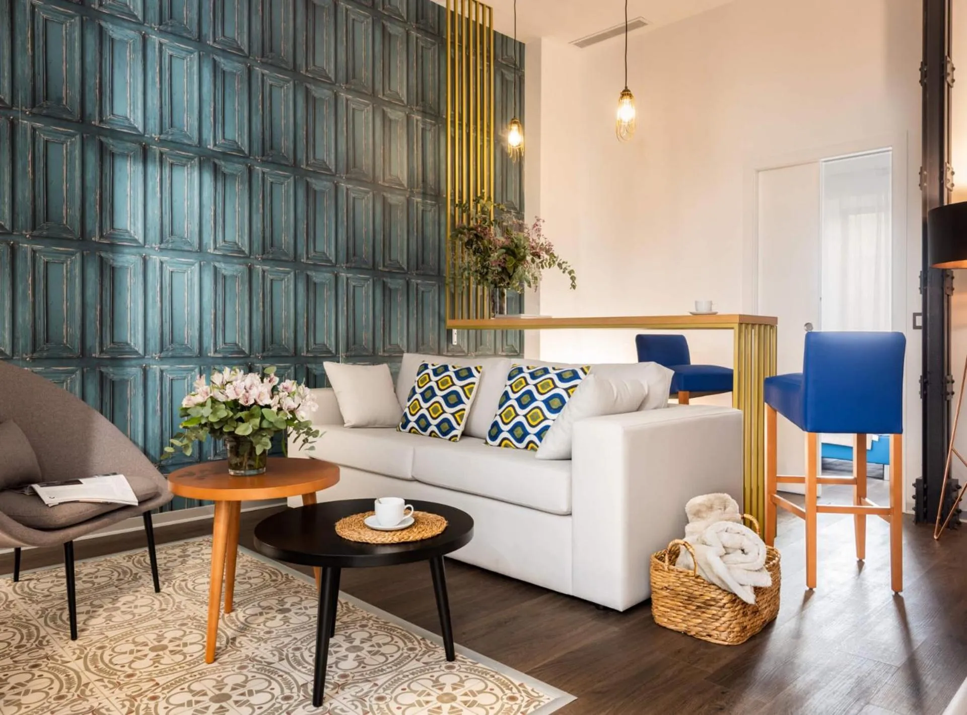 Living room in Casa Sevilla 1920 Suites by Época