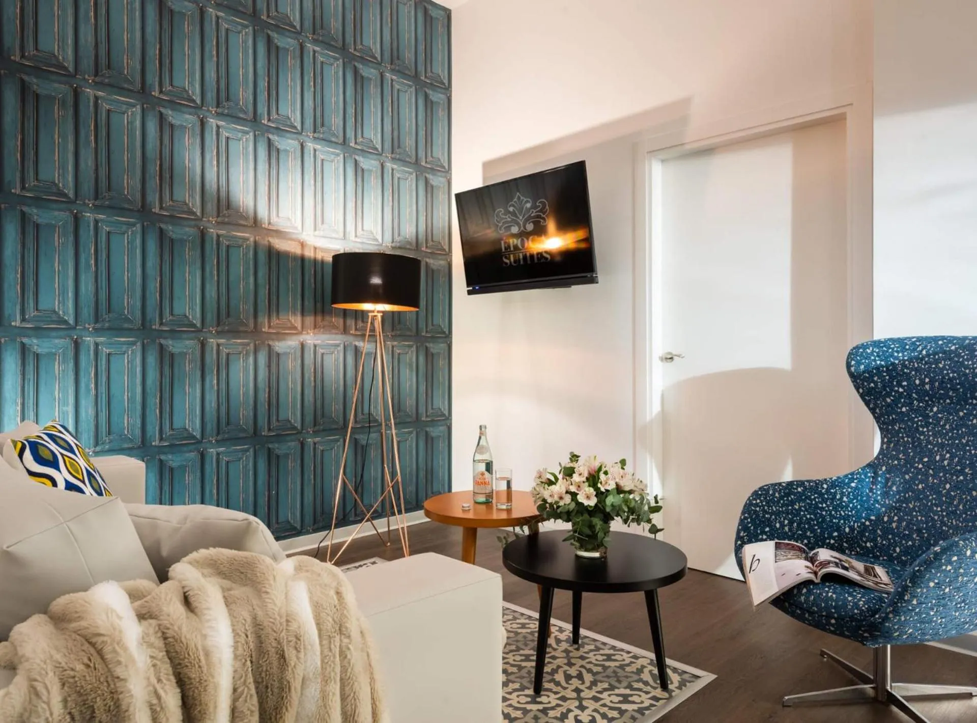 TV and multimedia in Casa Sevilla 1920 Suites by Época