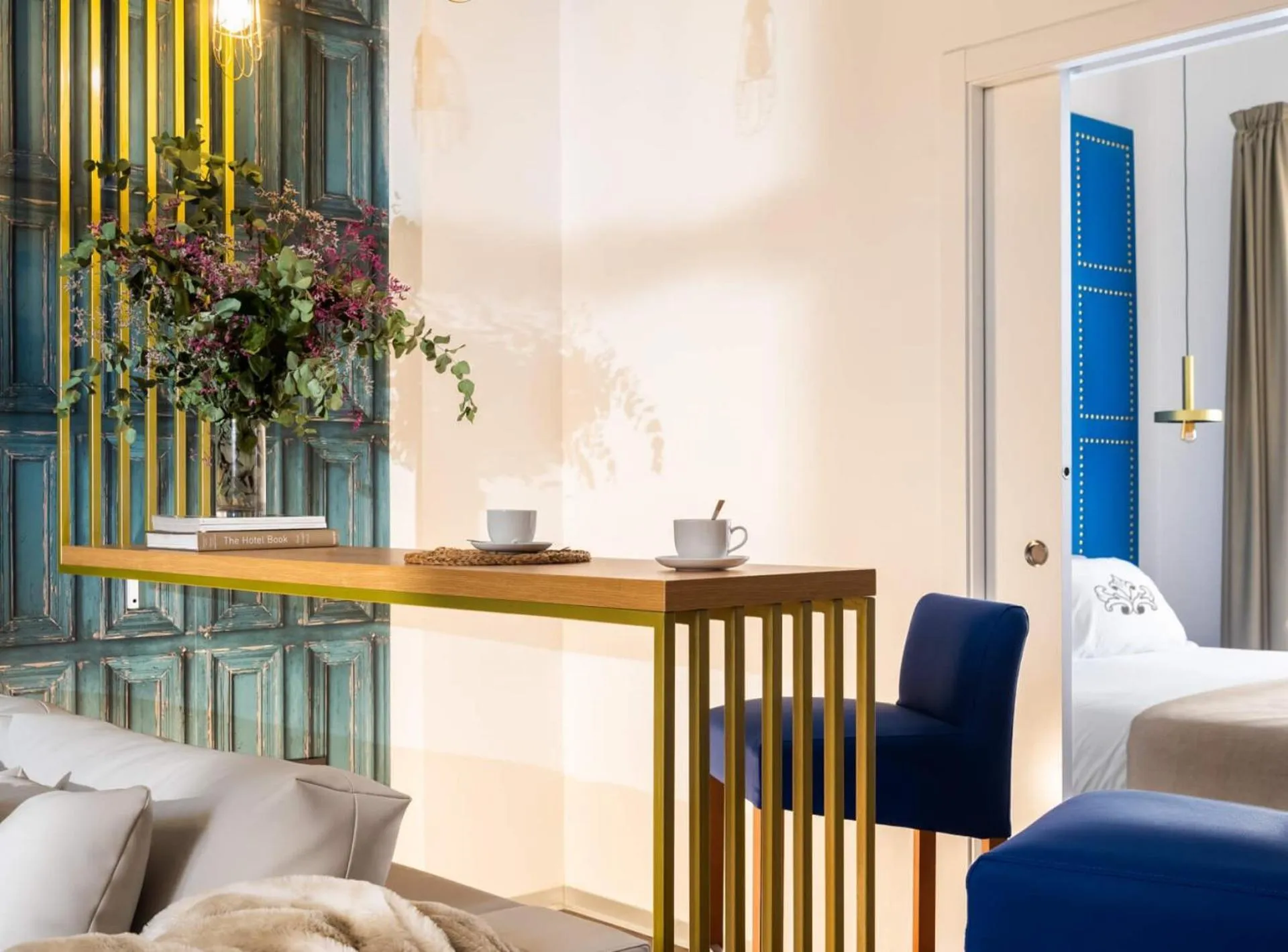 Dining area in Casa Sevilla 1920 Suites by Época