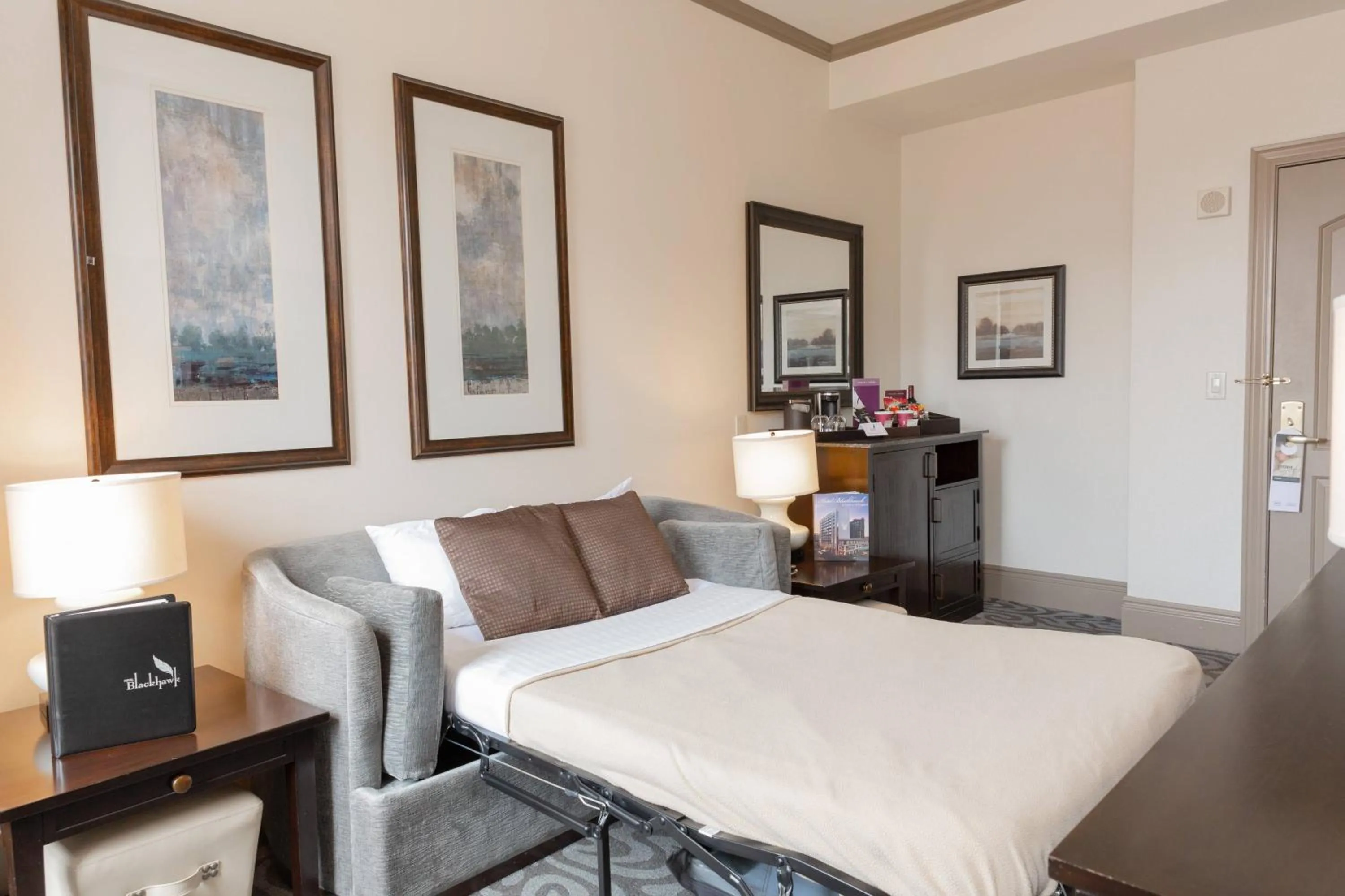 Photo of the whole room in Hotel Blackhawk, Autograph Collection