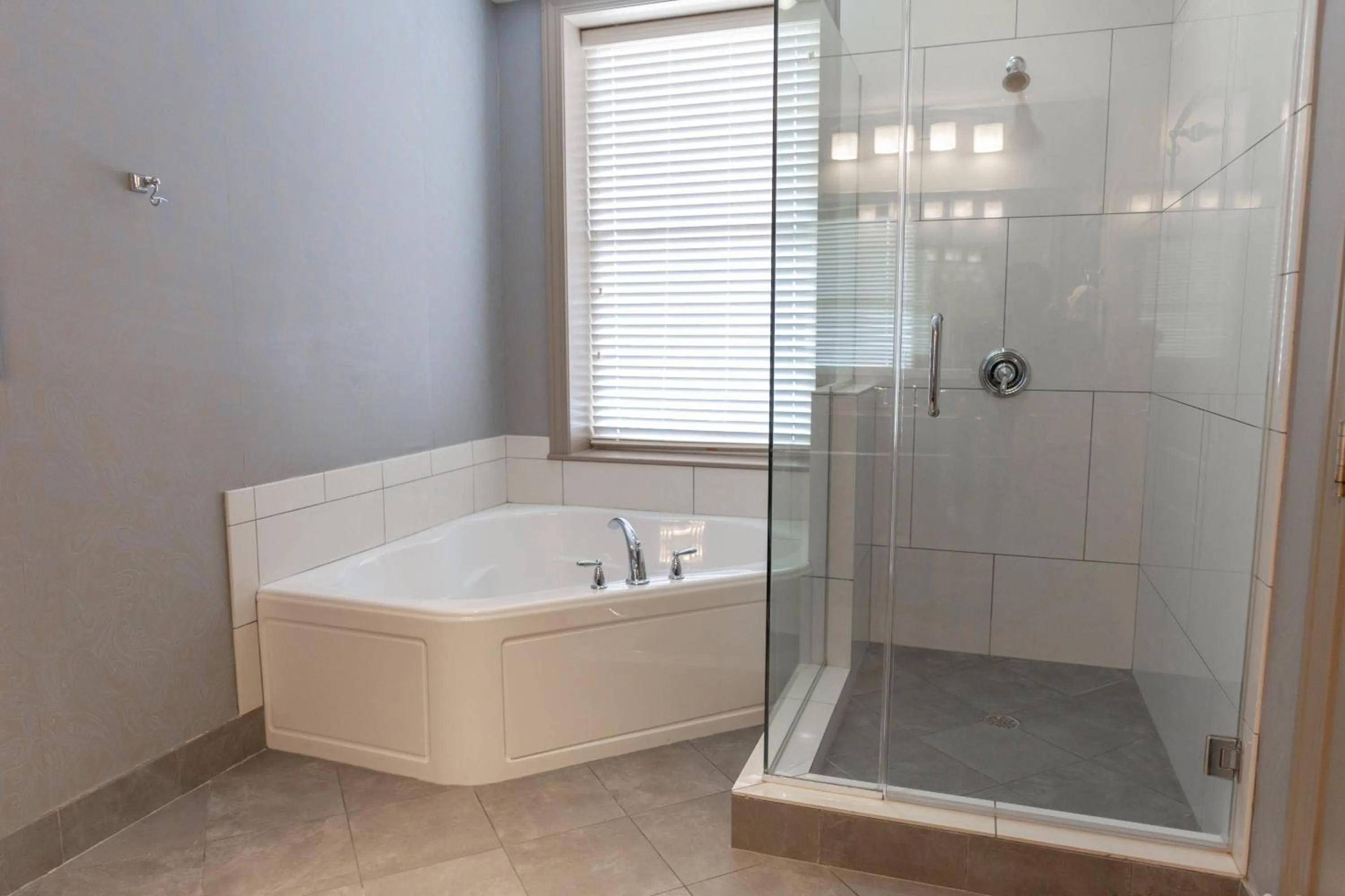 Bathroom in Hotel Blackhawk, Autograph Collection