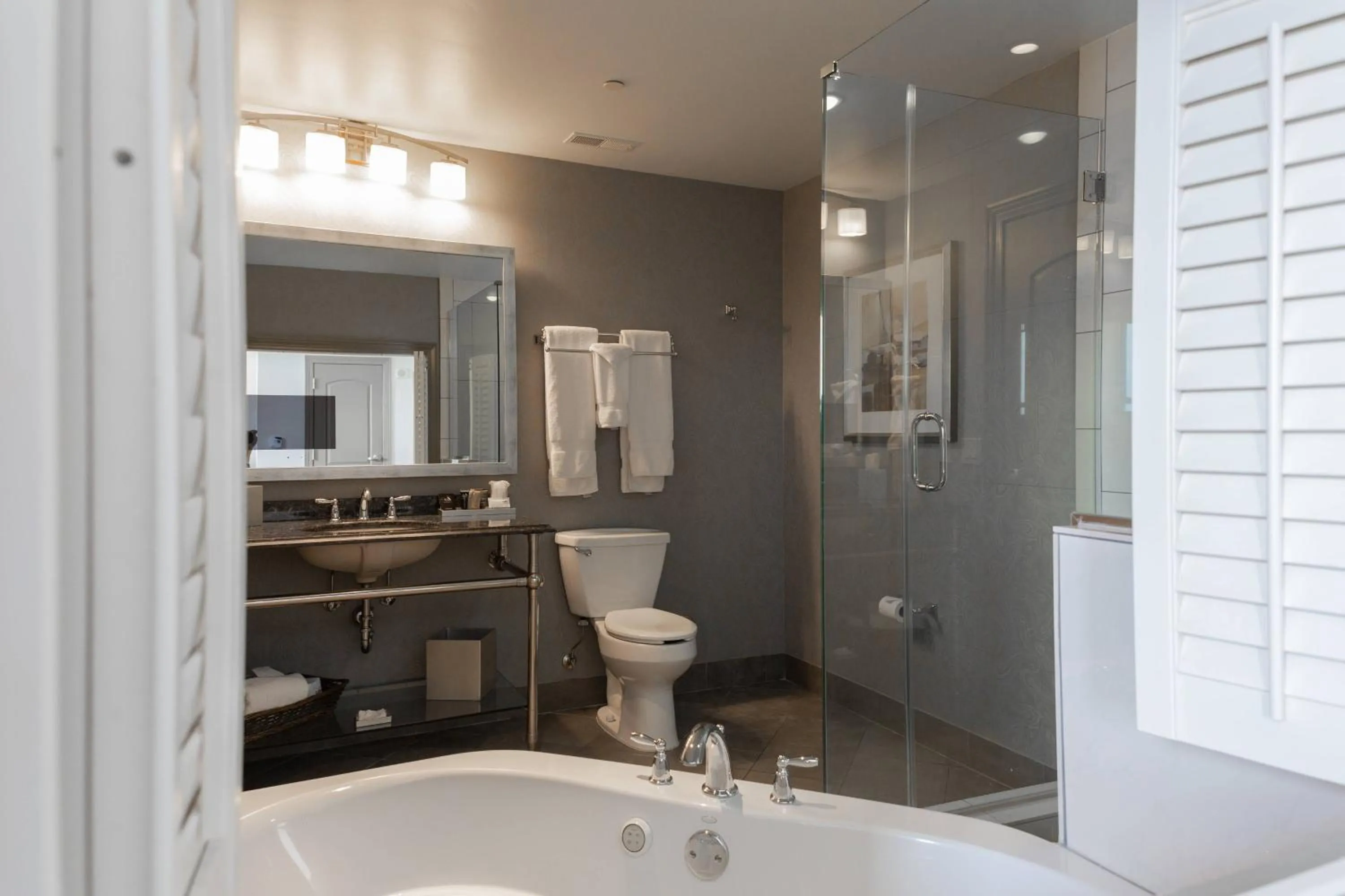 Bathroom in Hotel Blackhawk, Autograph Collection