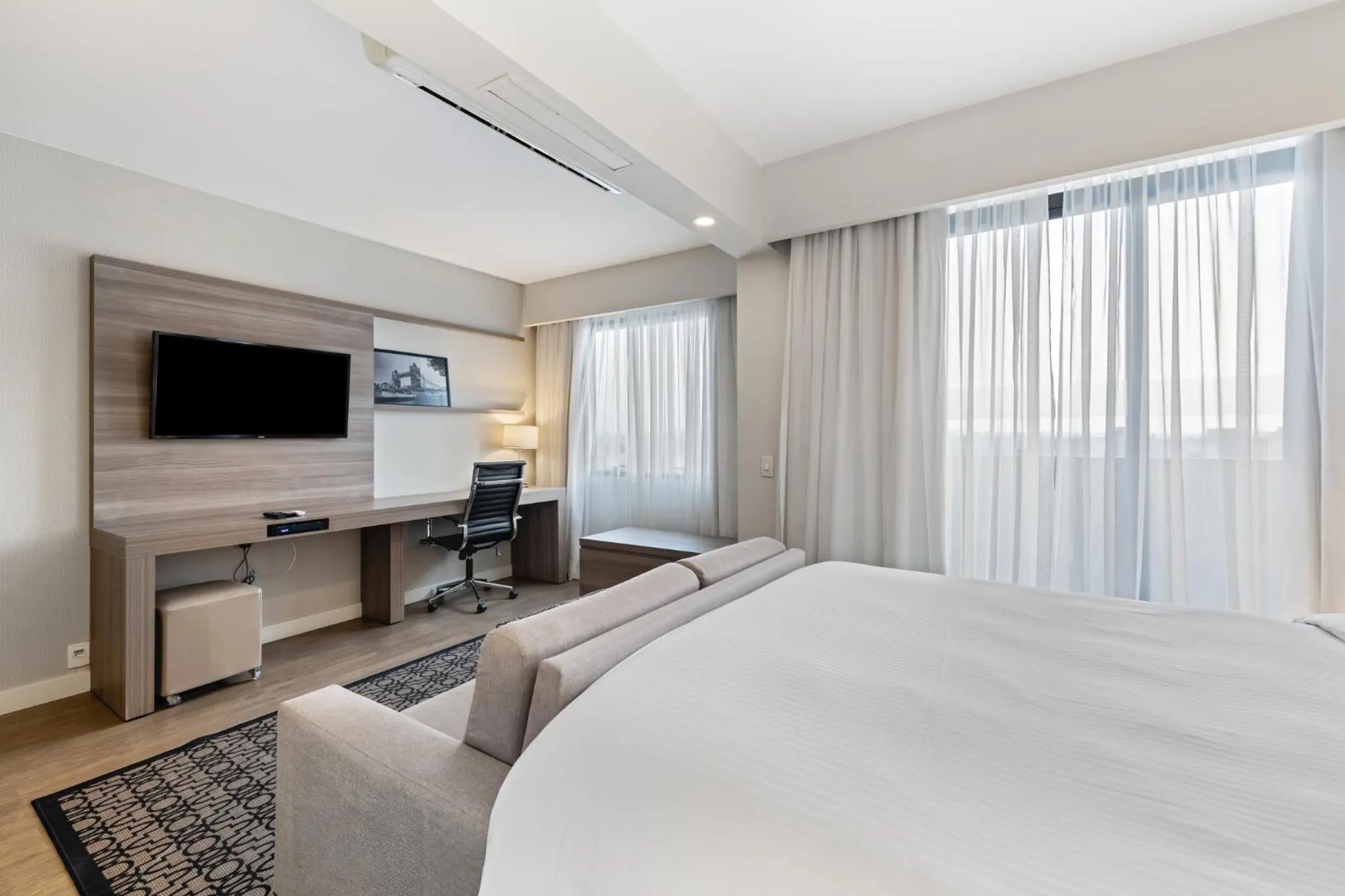 Photo of the whole room, Bed in Staybridge Suites São Paulo by IHG