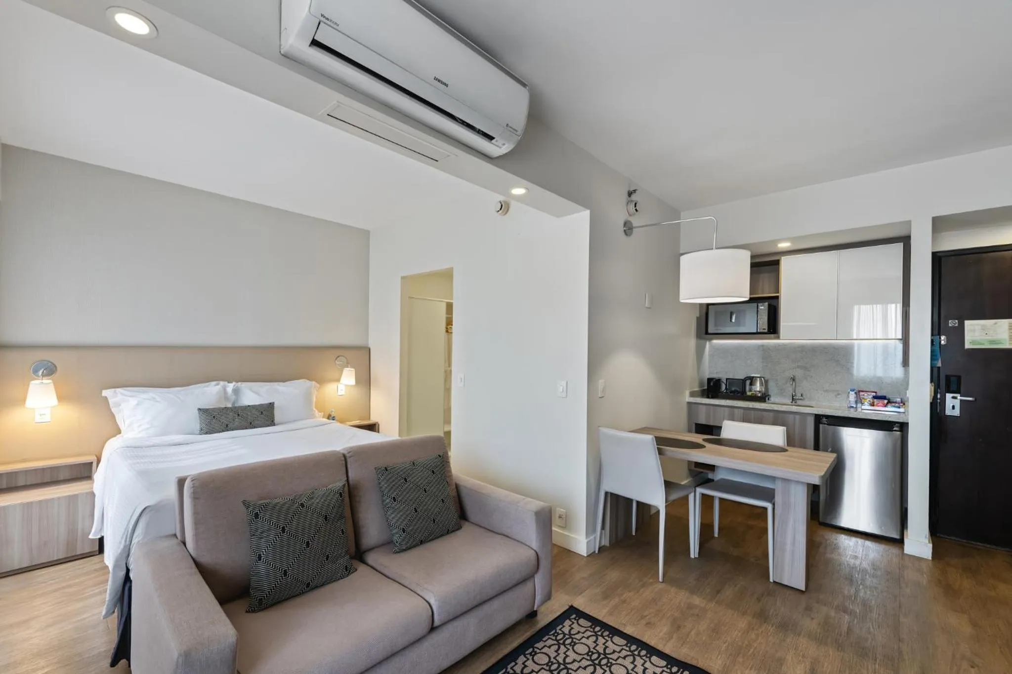 Photo of the whole room, Bed in Staybridge Suites São Paulo by IHG