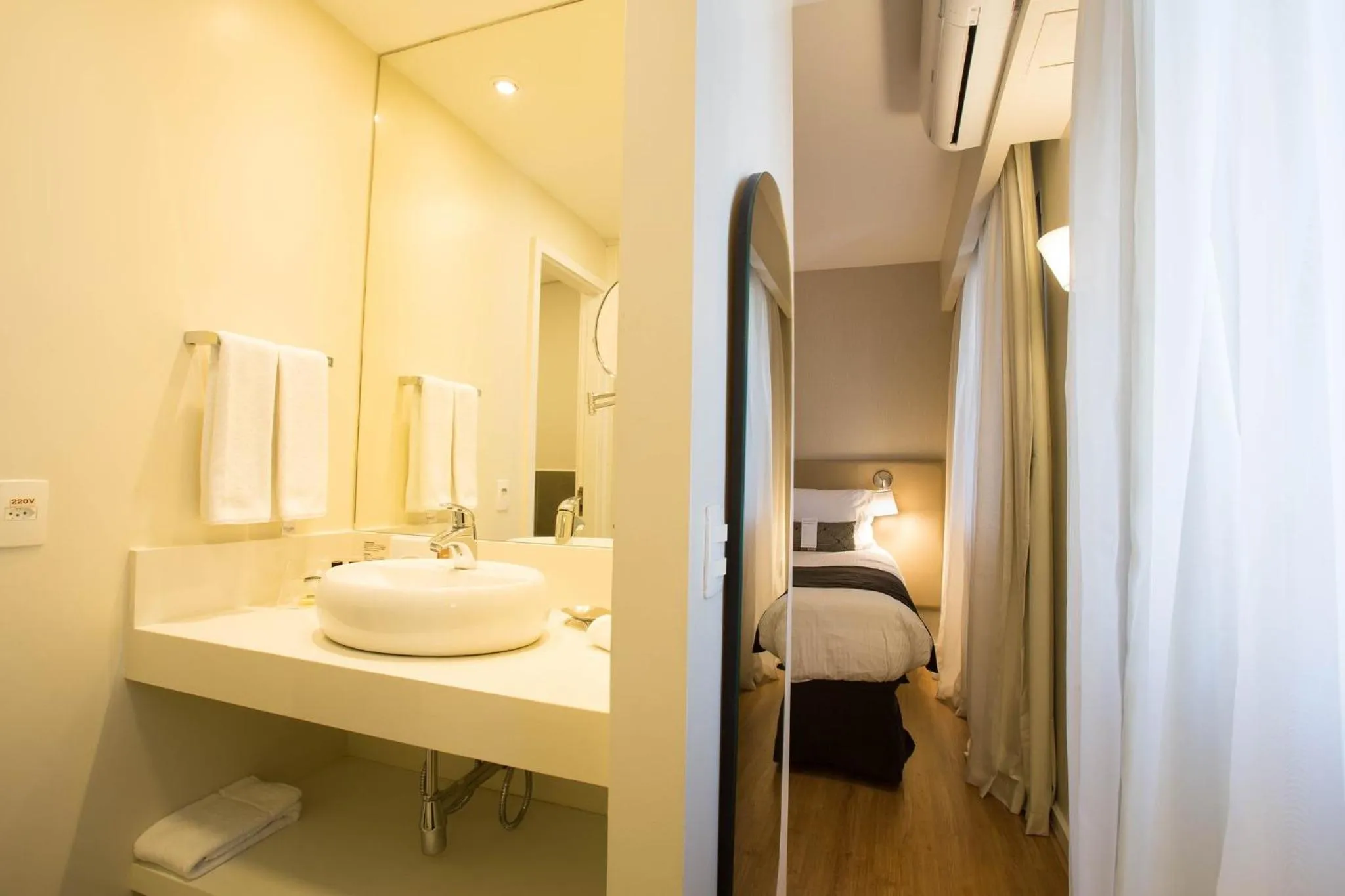 Bathroom, Bed in Staybridge Suites São Paulo by IHG