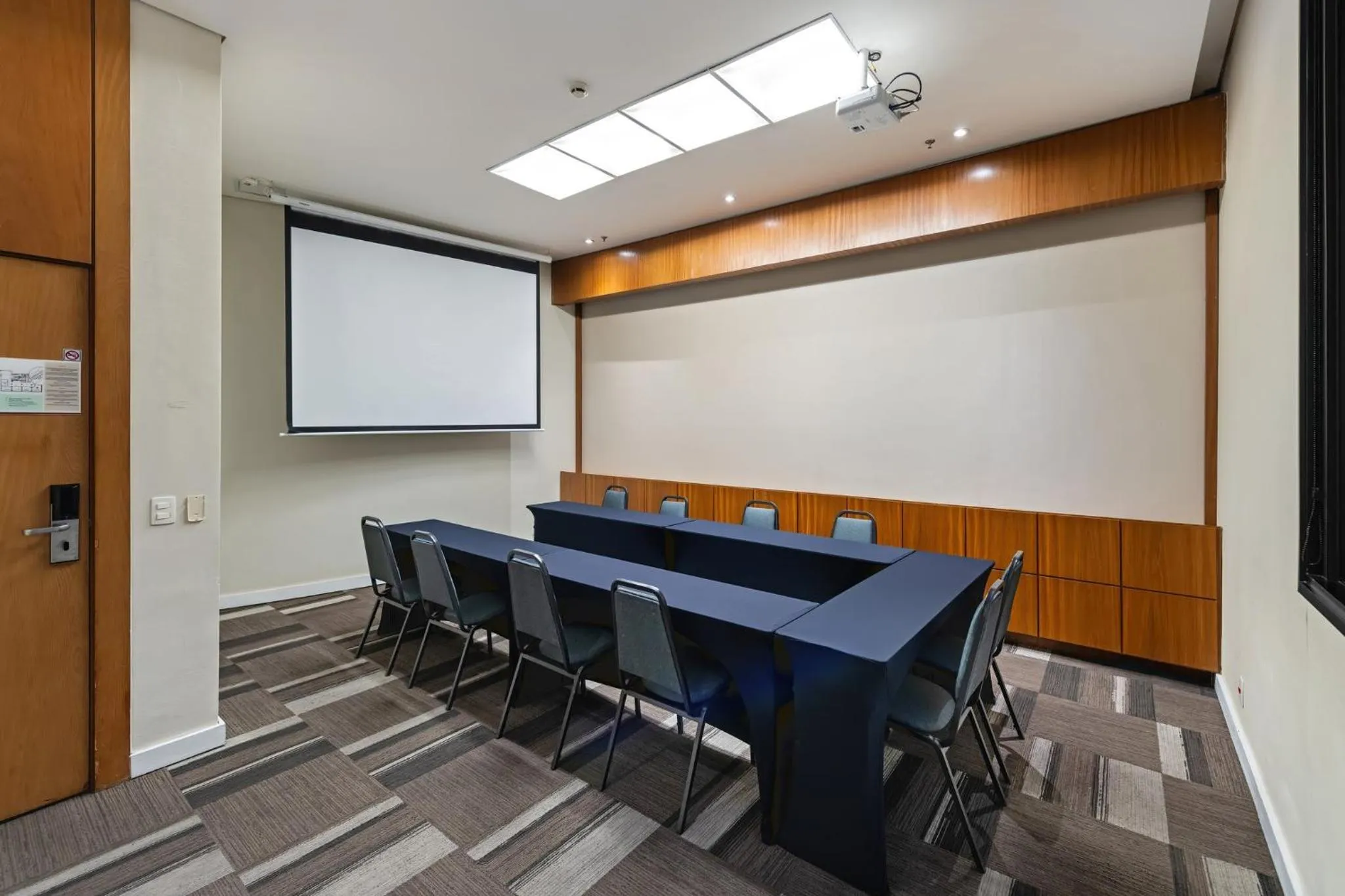 Meeting/conference room in Staybridge Suites São Paulo by IHG