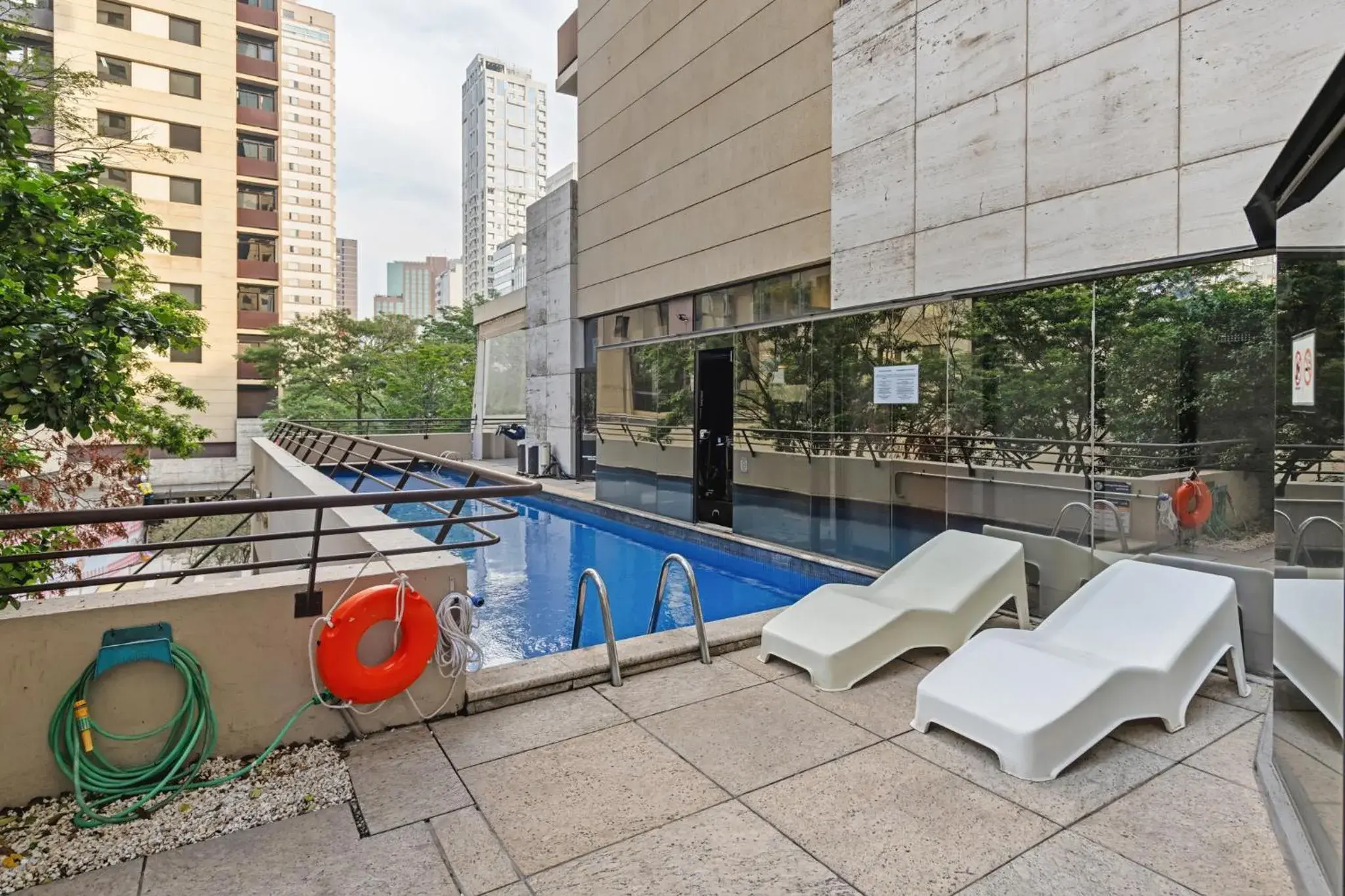 Swimming pool in Staybridge Suites São Paulo by IHG Swimming pool in Staybridge Suites São Paulo by IHG