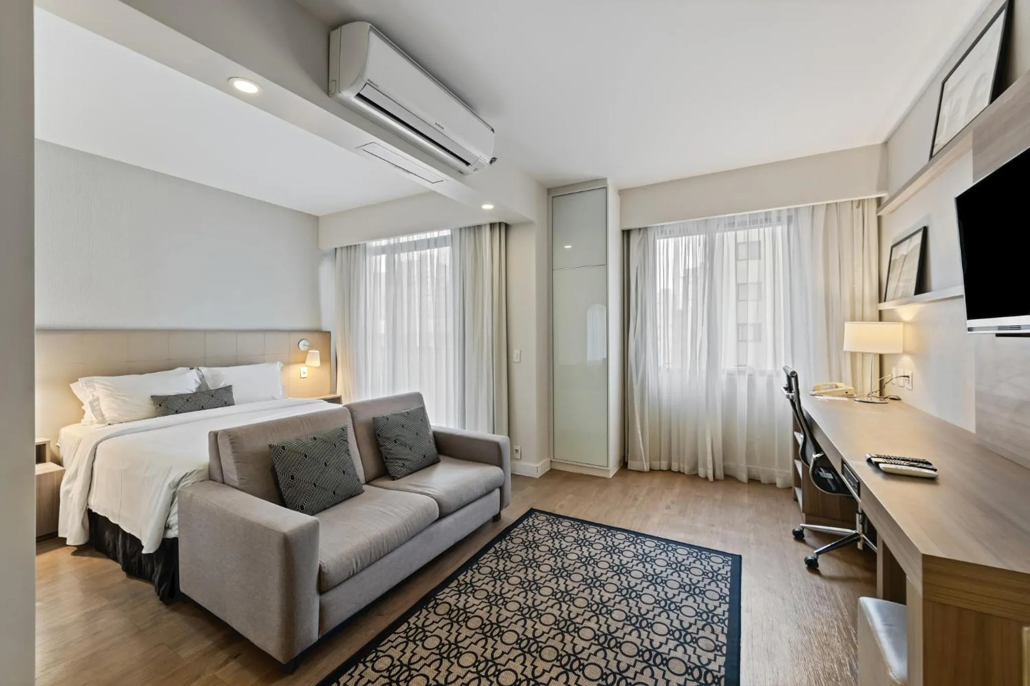 Photo of the whole room, Bed in Staybridge Suites São Paulo by IHG