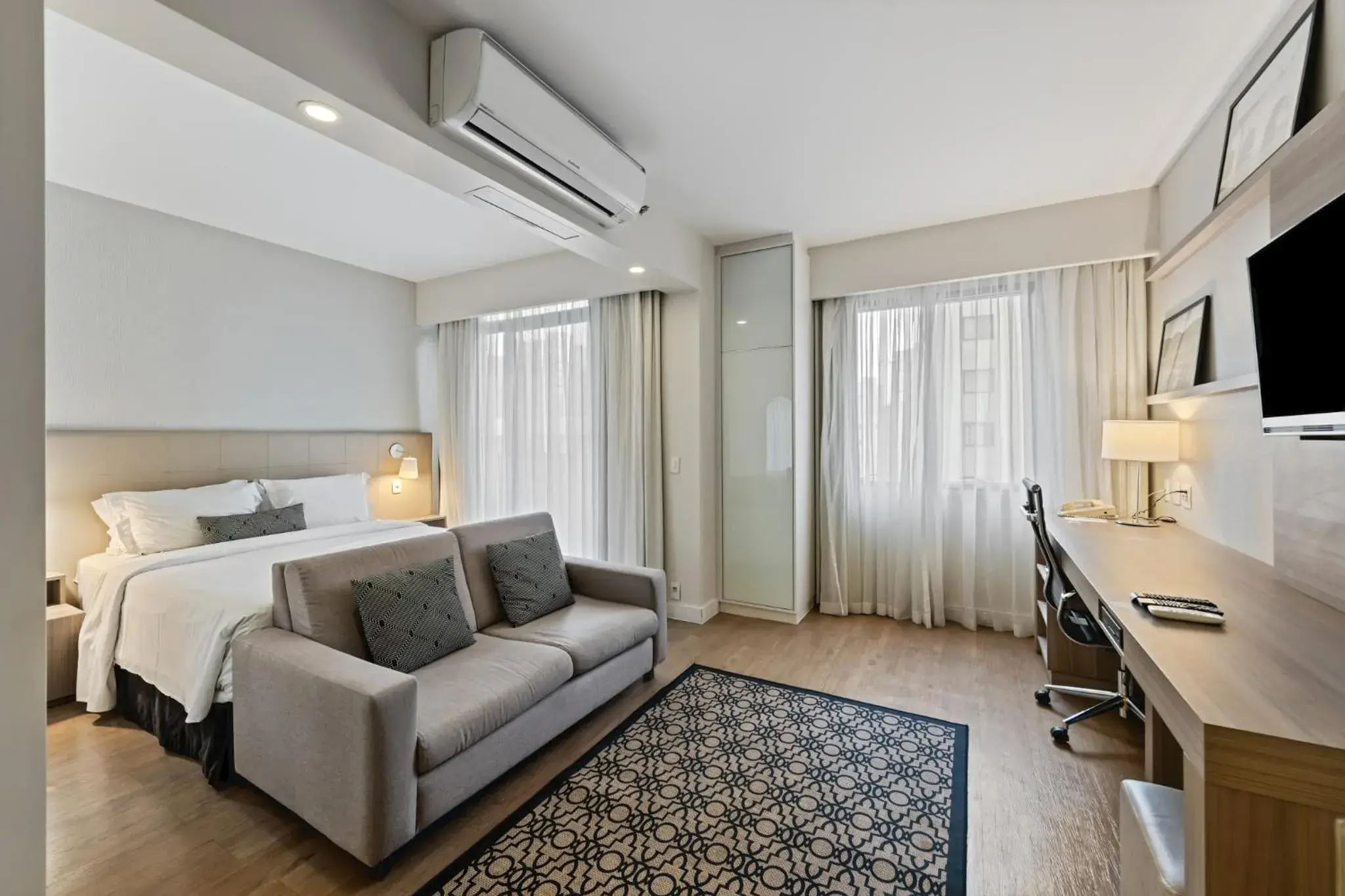 Photo of the whole room, Bed in Staybridge Suites São Paulo by IHG Photo of the whole room, Bed in Staybridge Suites São Paulo by IHG