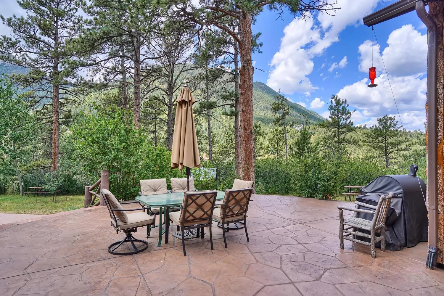 Patio in Pikes Peak Guest Cabin at Rocky Mountain Lodge