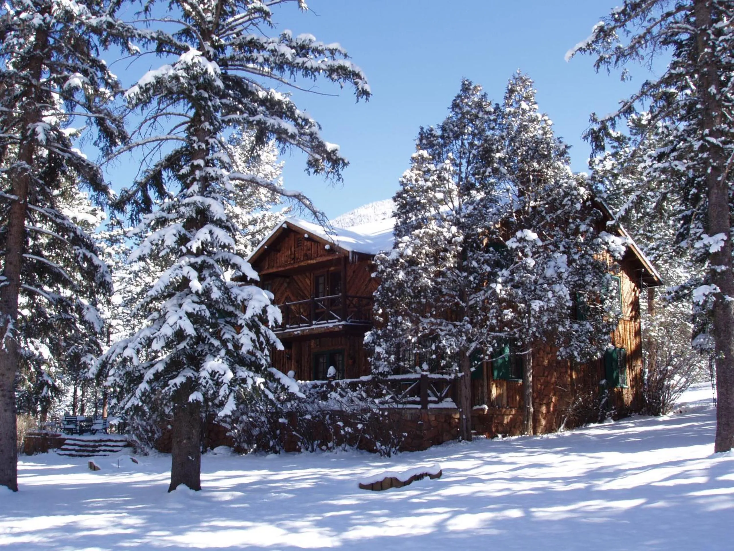Property building in Pikes Peak Guest Cabin at Rocky Mountain Lodge
