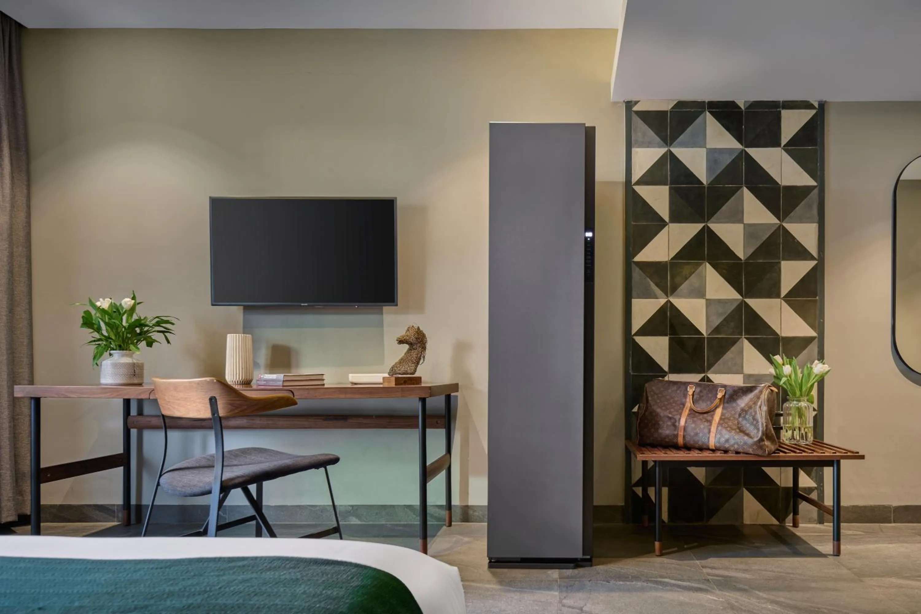 wardrobe, Bed in Baitong Hotel & Resort Phnom Penh