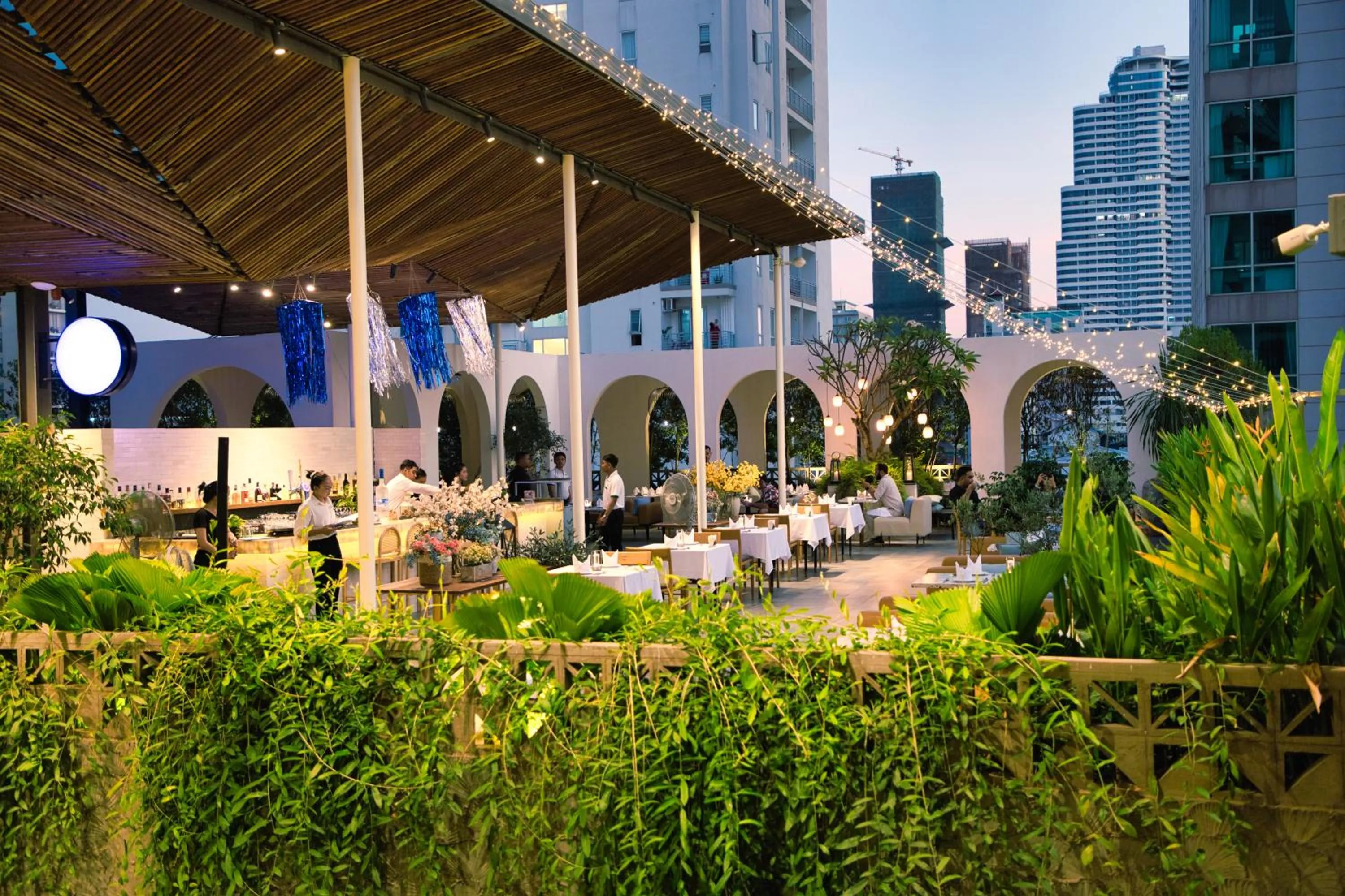 Restaurant/places to eat in Baitong Hotel & Resort Phnom Penh