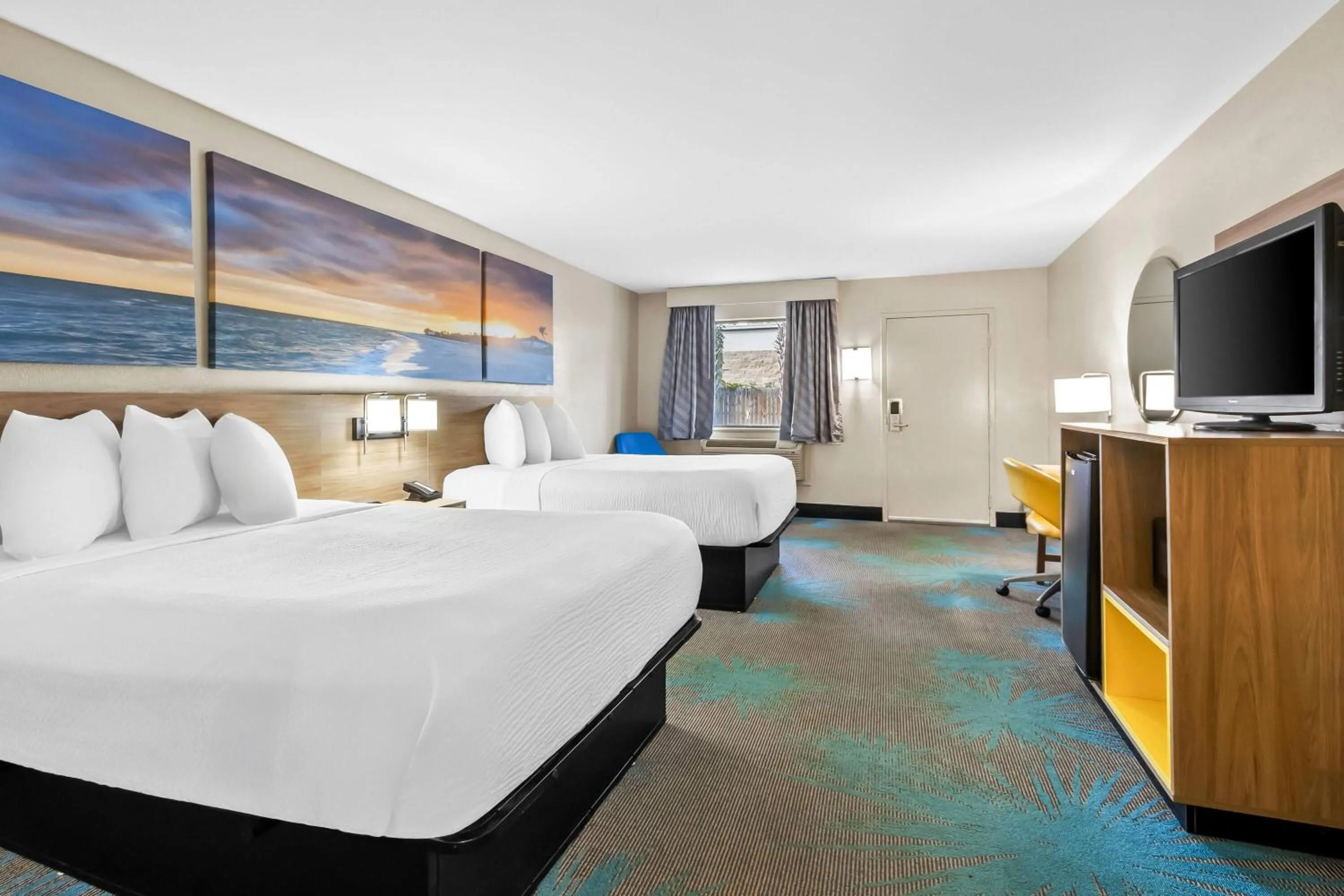 Bed in Days Inn by Wyndham Goose Creek