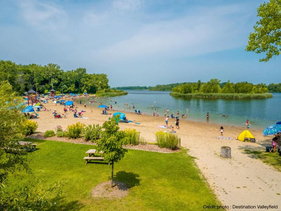 Beach in Hôtel MOCO Valleyfield