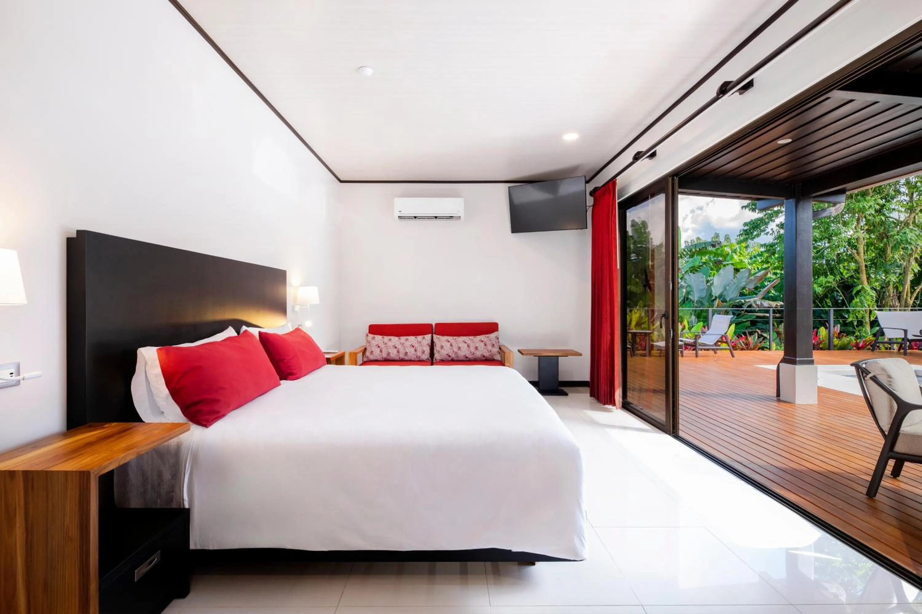 Bed in Arenal Manoa Resort & Hot Springs