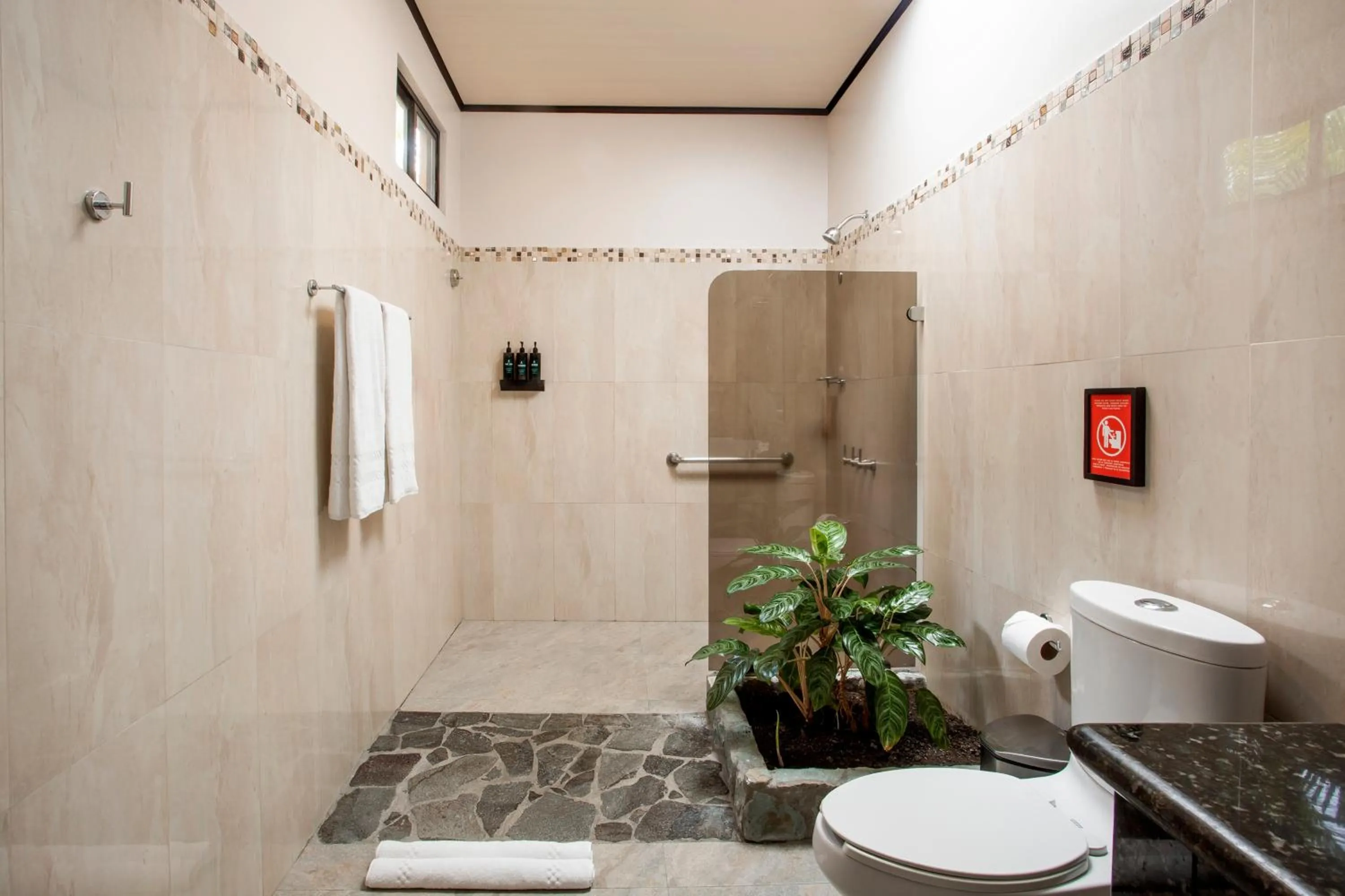 Shower in Arenal Manoa Resort & Hot Springs