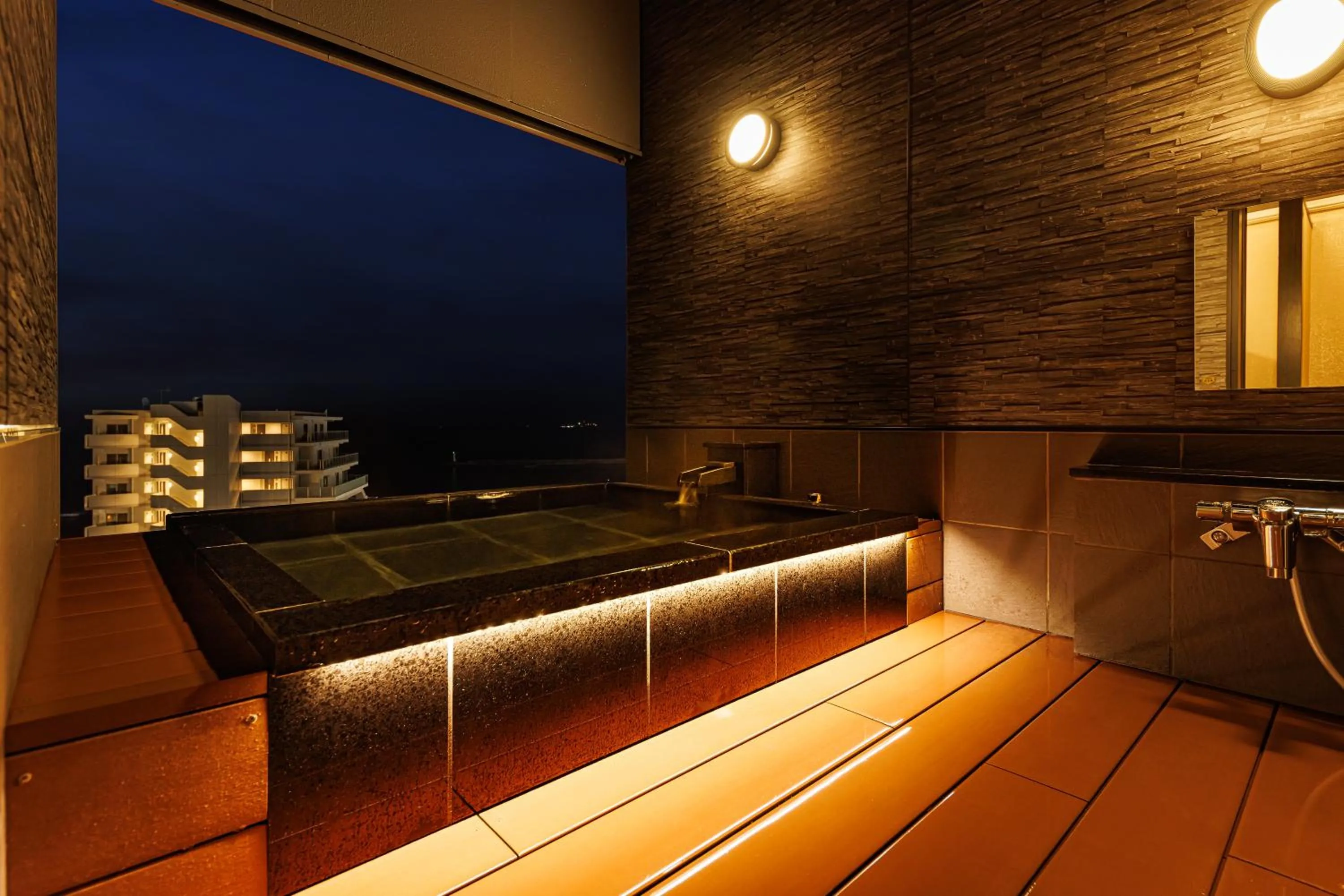 Night in Hotel Kan-ichi