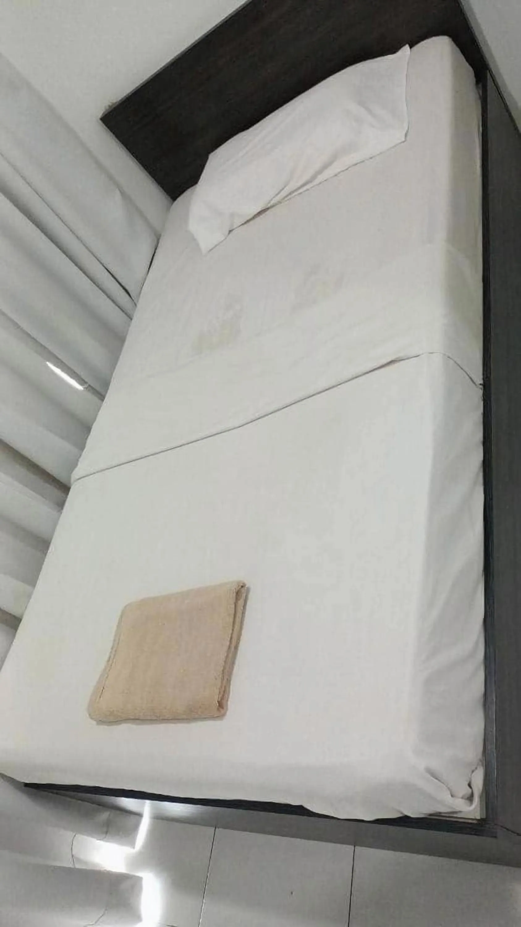 Bed in Hotel Checkedinn