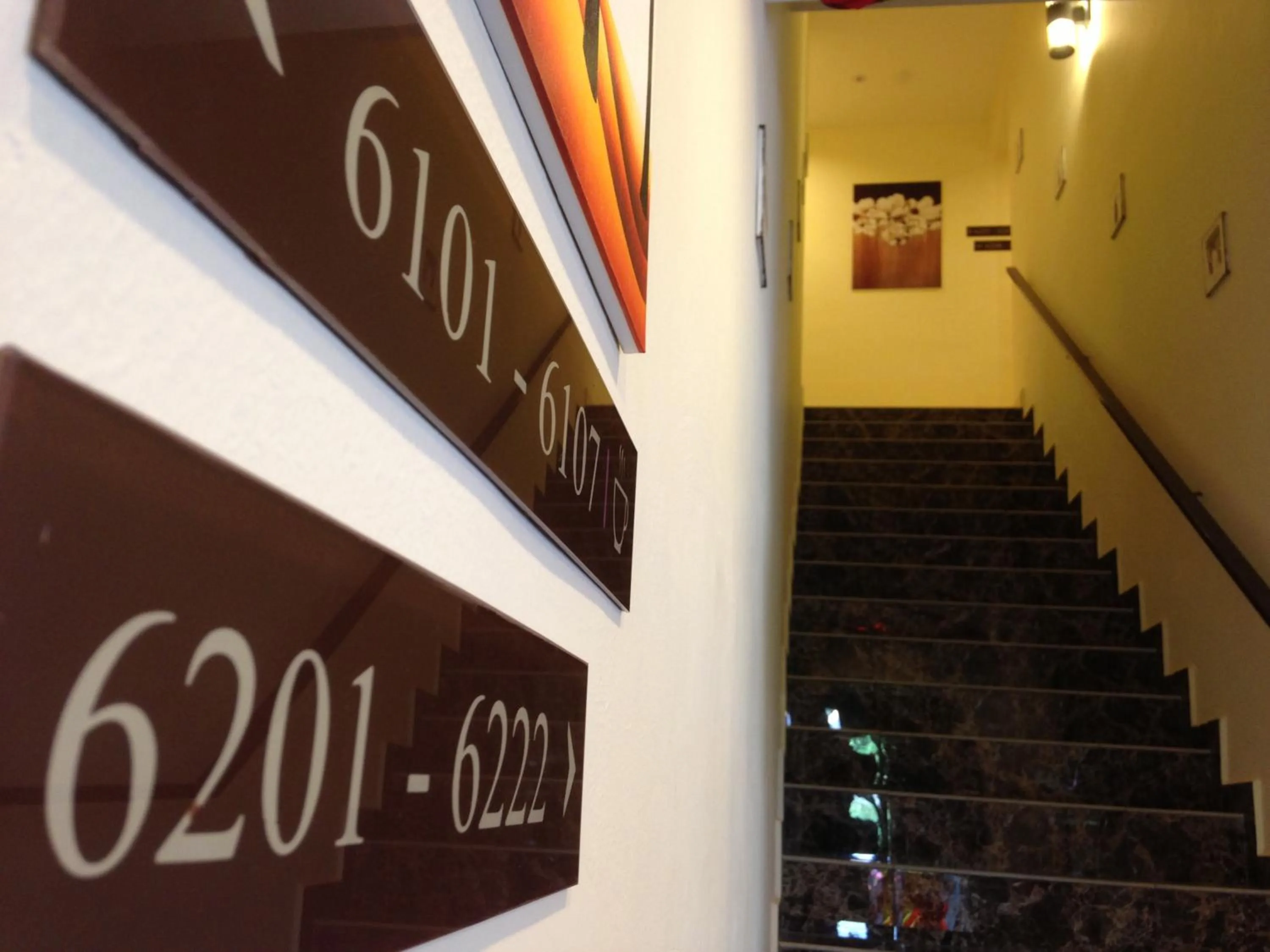 Text overlay in Hotel Checkedinn