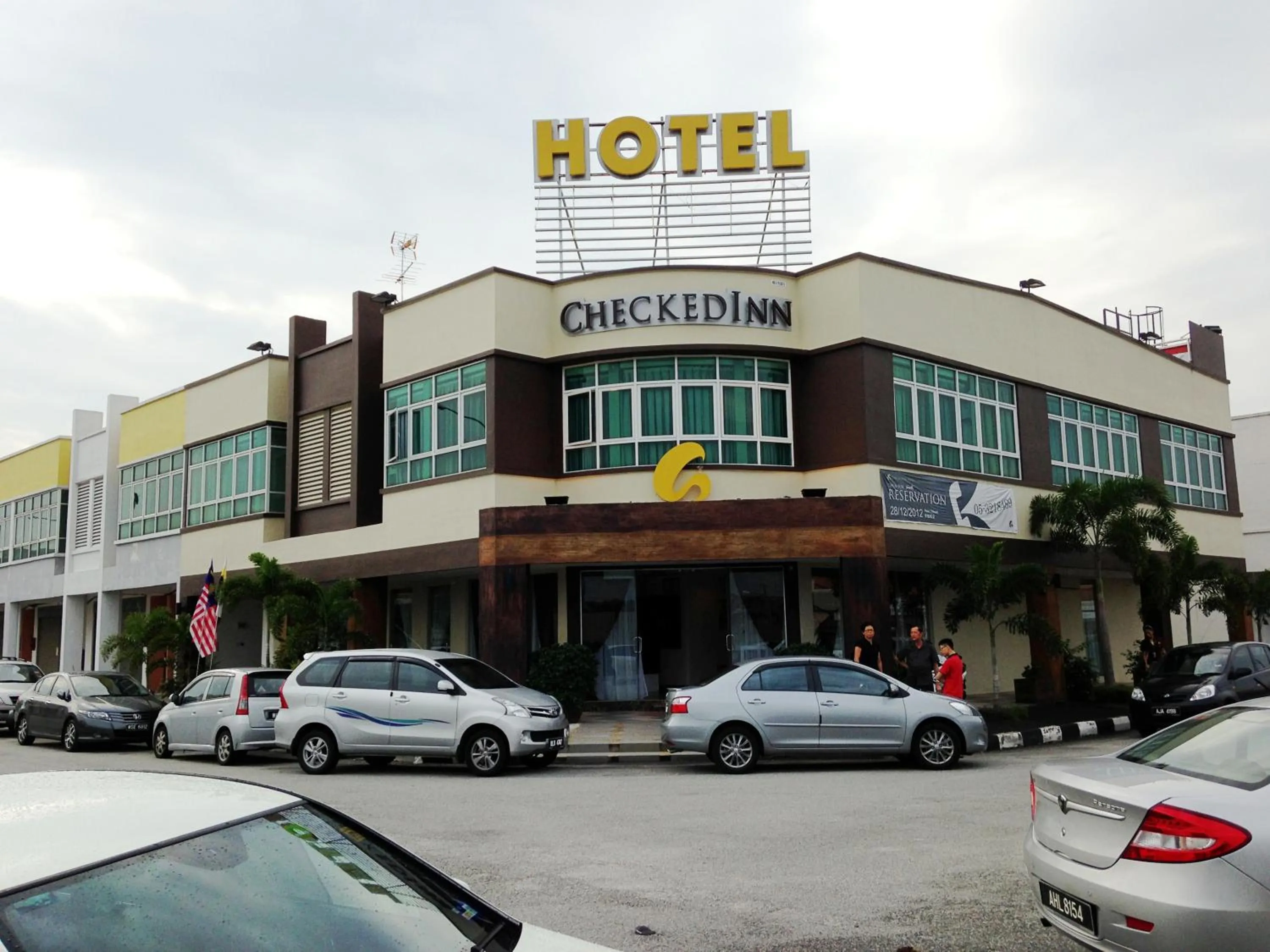Property building in Hotel Checkedinn