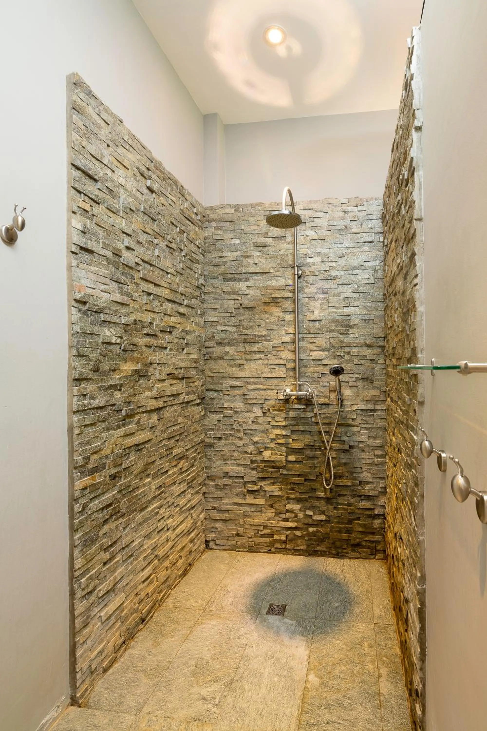 Shower in The Jungle Club - SHA Extra Plus