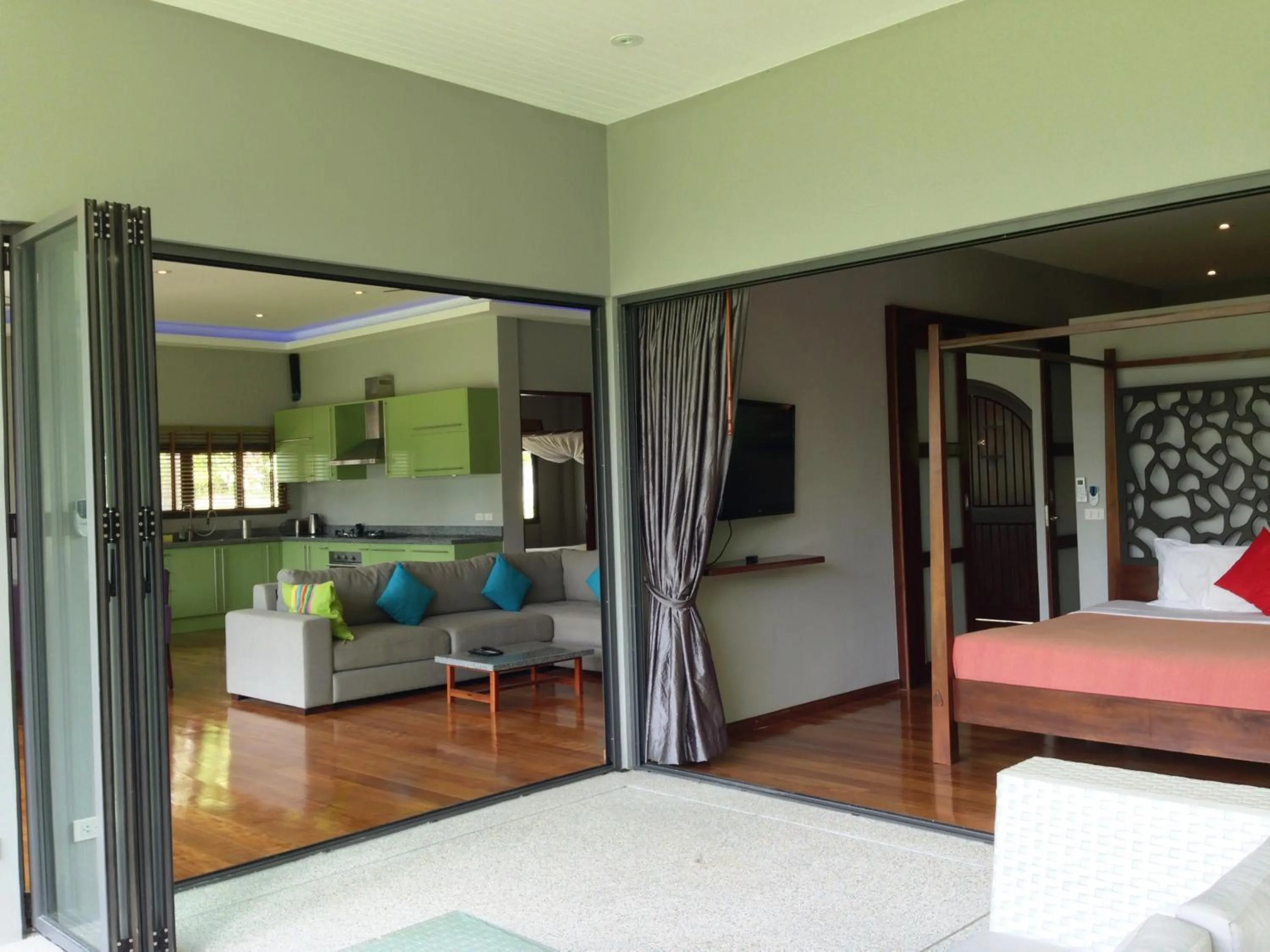 Living room, Bed in The Jungle Club - SHA Extra Plus