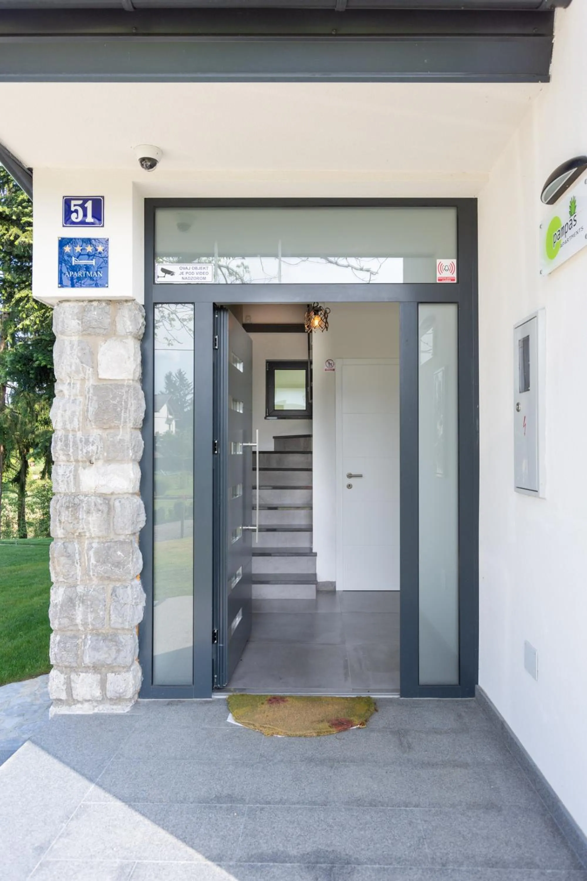 Facade/entrance in Pampas apartments Mrežnica