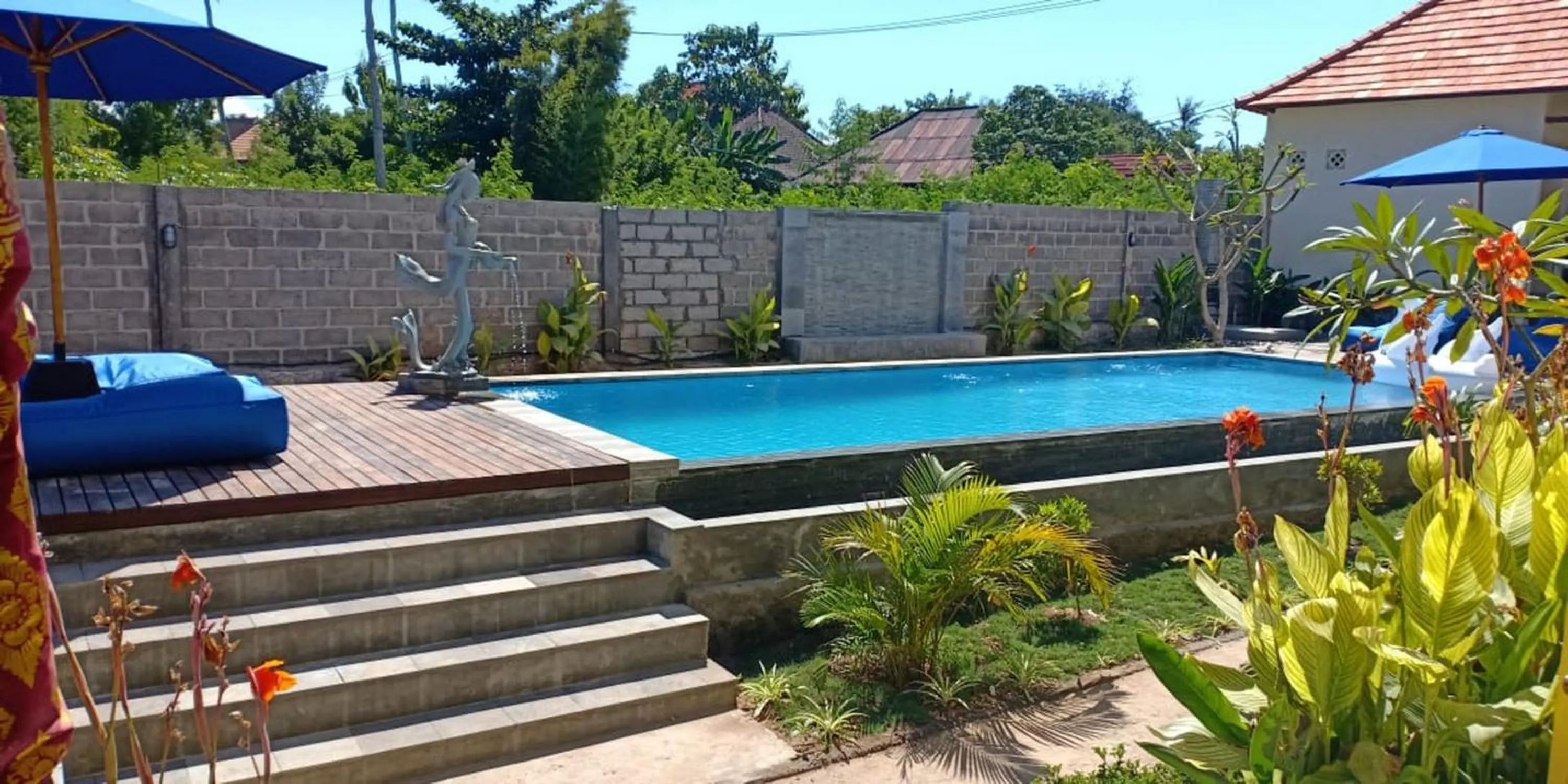 Pool view in Dream Beach Hostel Lembongan