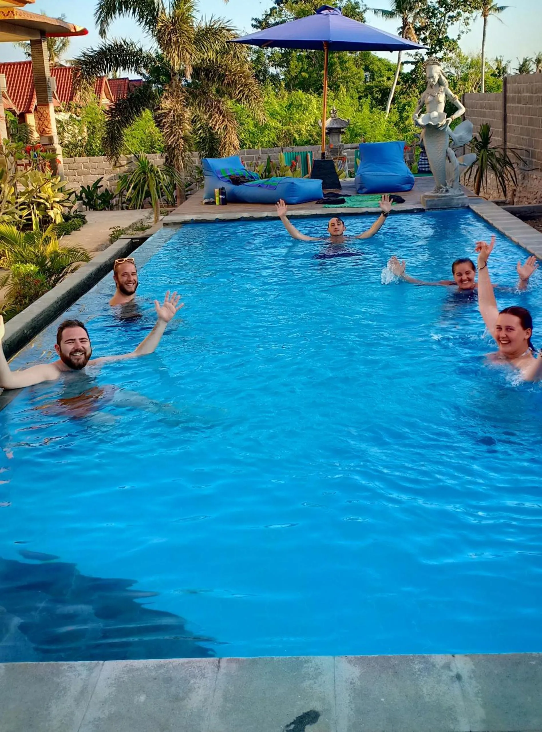 Swimming pool in Dream Beach Hostel Lembongan