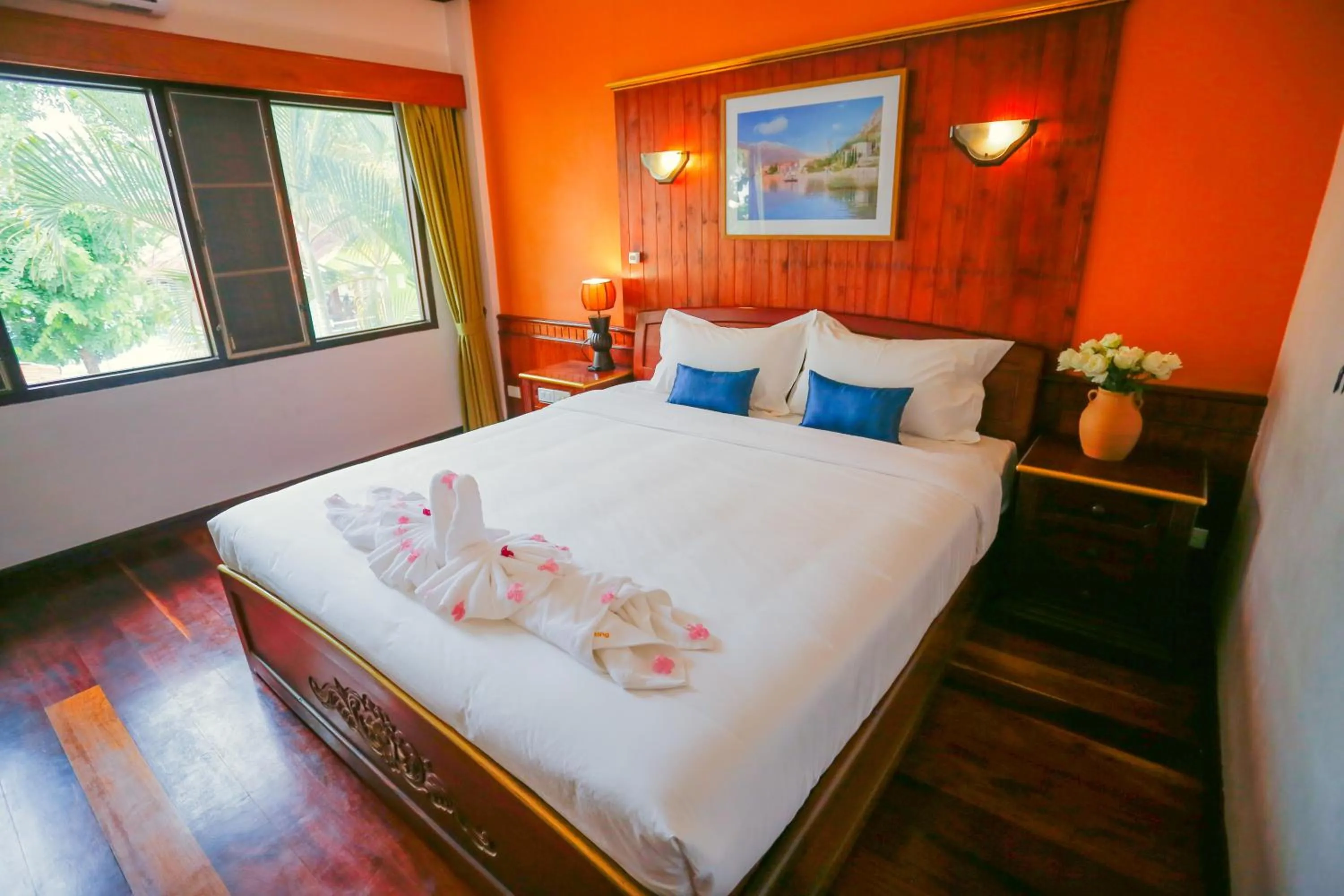 Bed in E-Outfitting Vang Thong Hotel