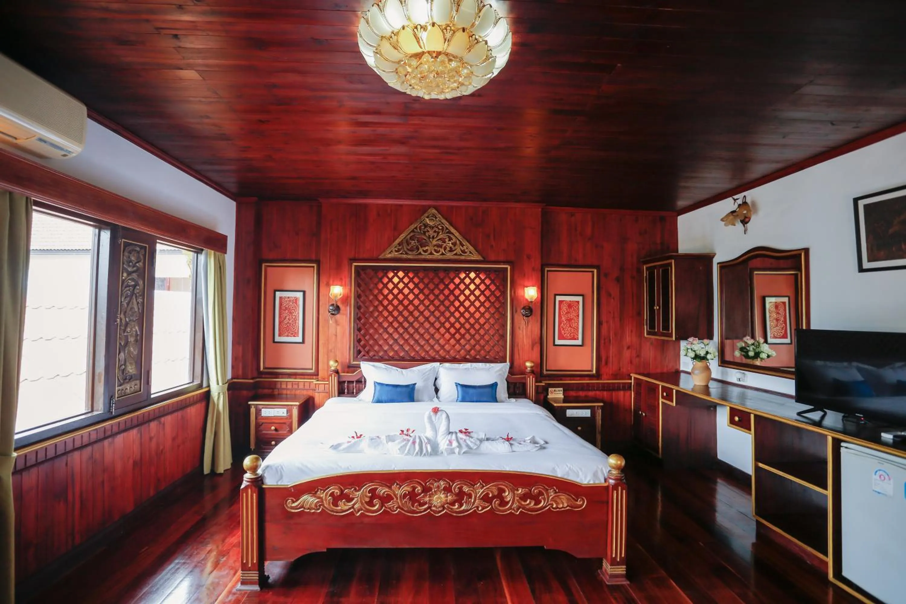 Bedroom, Bed in E-Outfitting Vang Thong Hotel