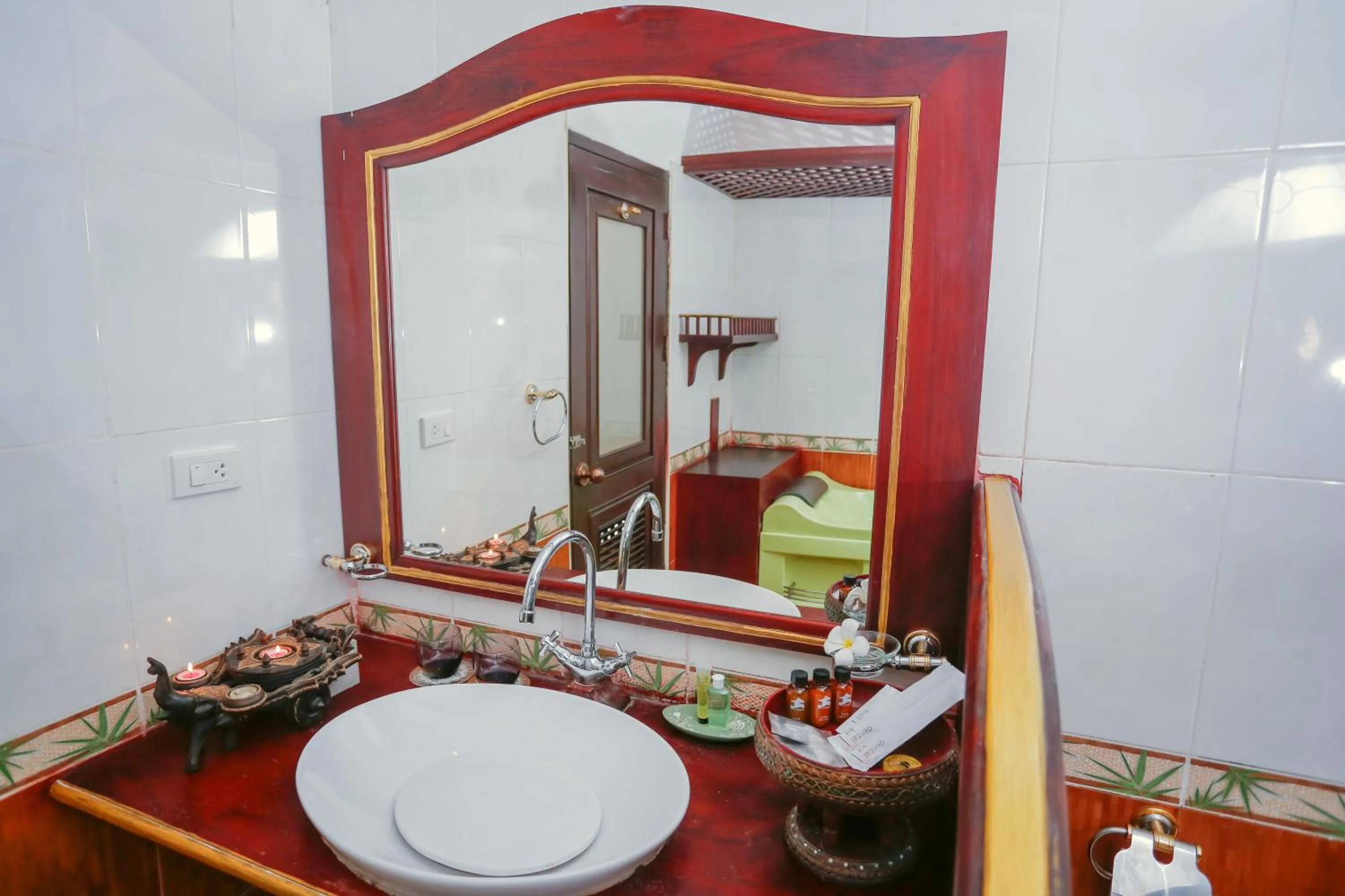 Bathroom in E-Outfitting Vang Thong Hotel