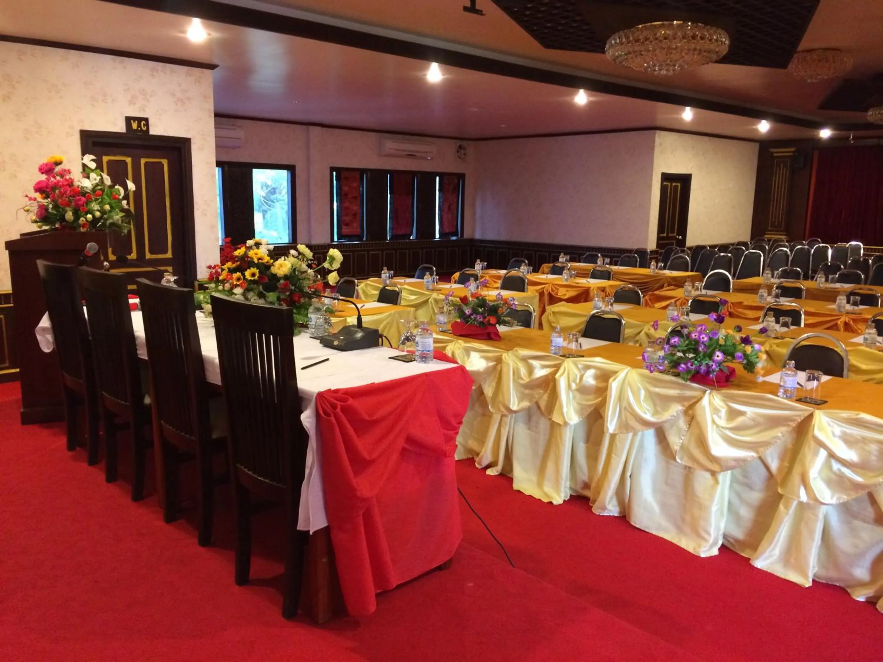 Meeting/conference room in E-Outfitting Vang Thong Hotel