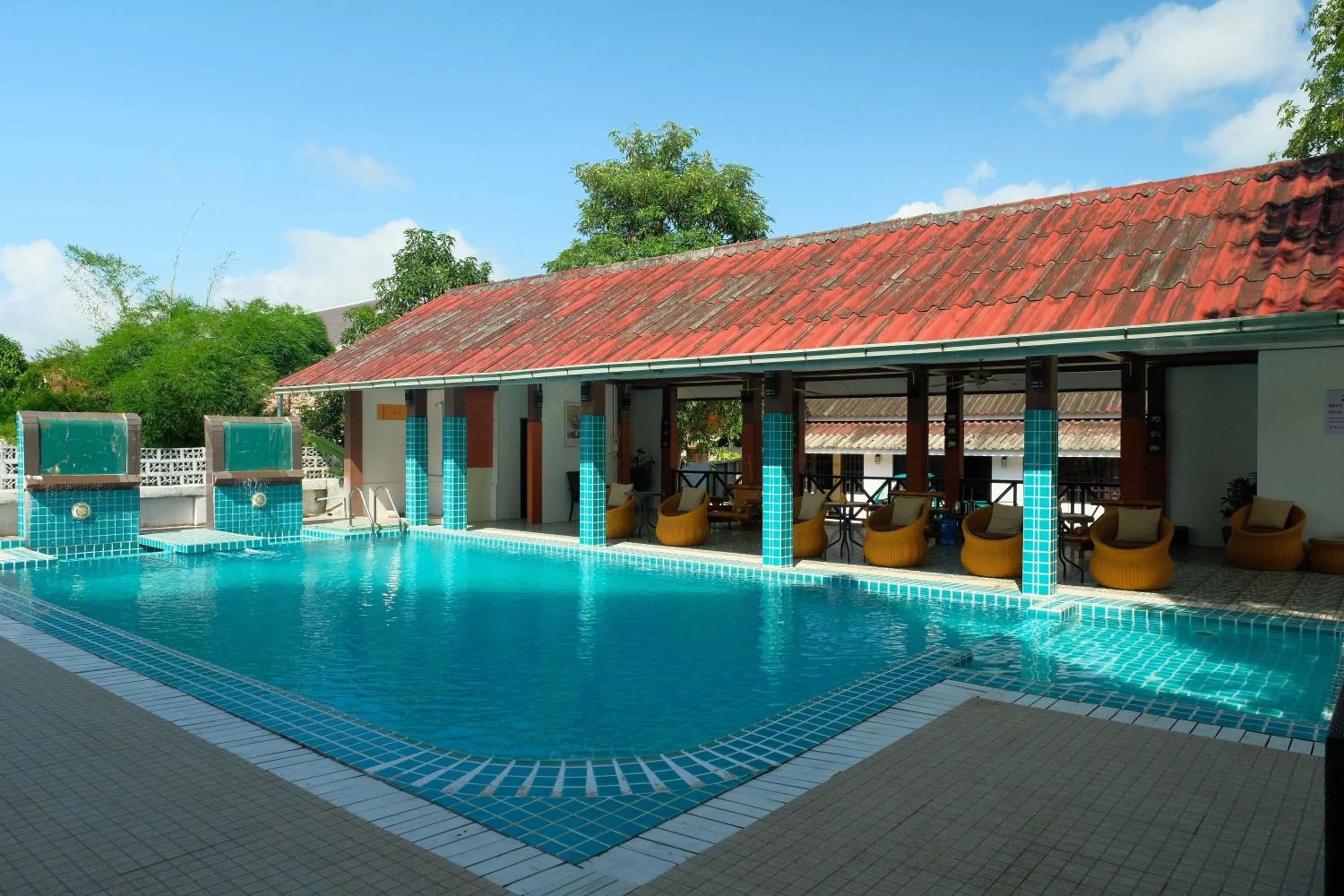 Swimming pool in E-Outfitting Vang Thong Hotel