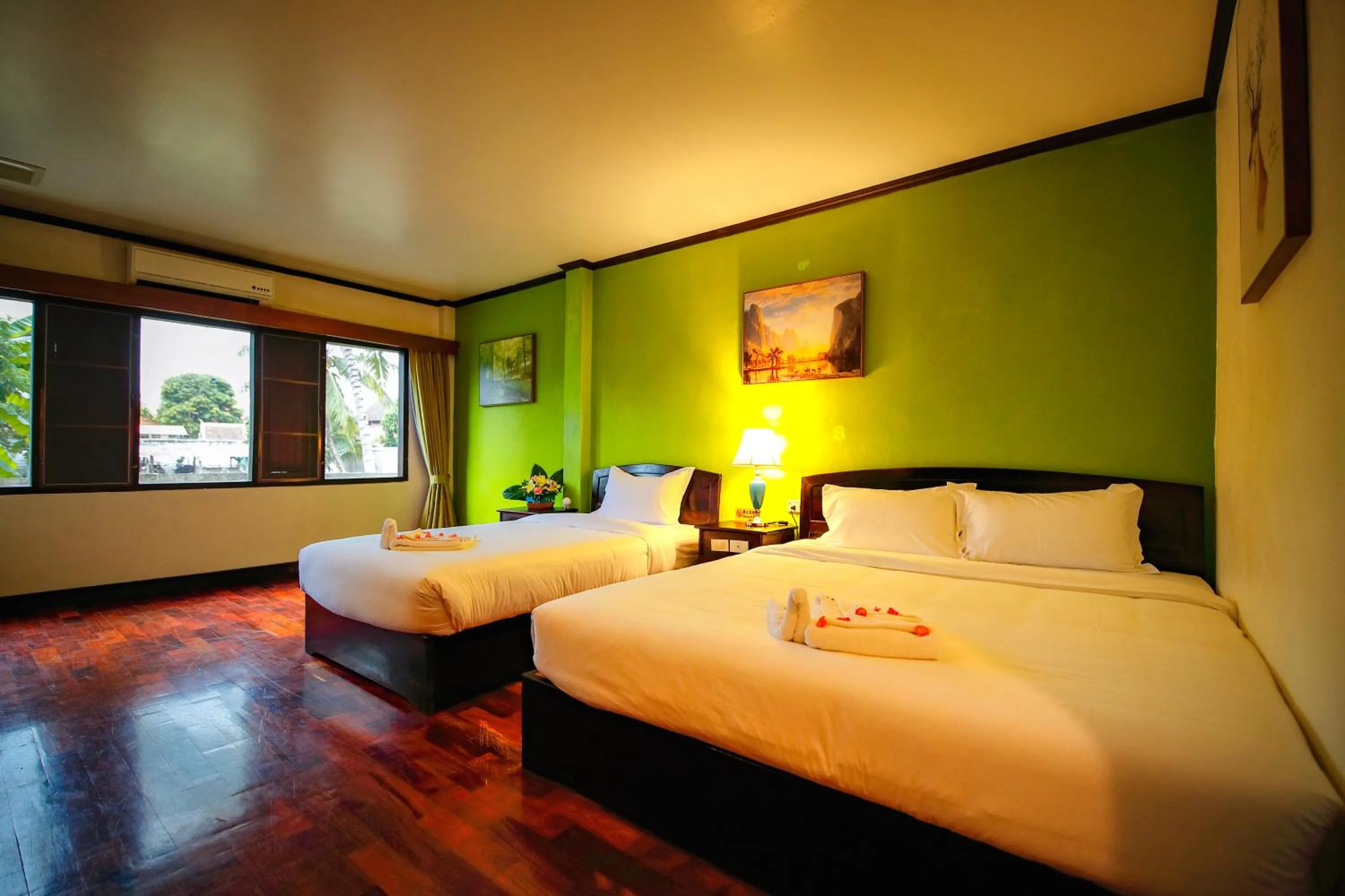 Bed in E-Outfitting Vang Thong Hotel