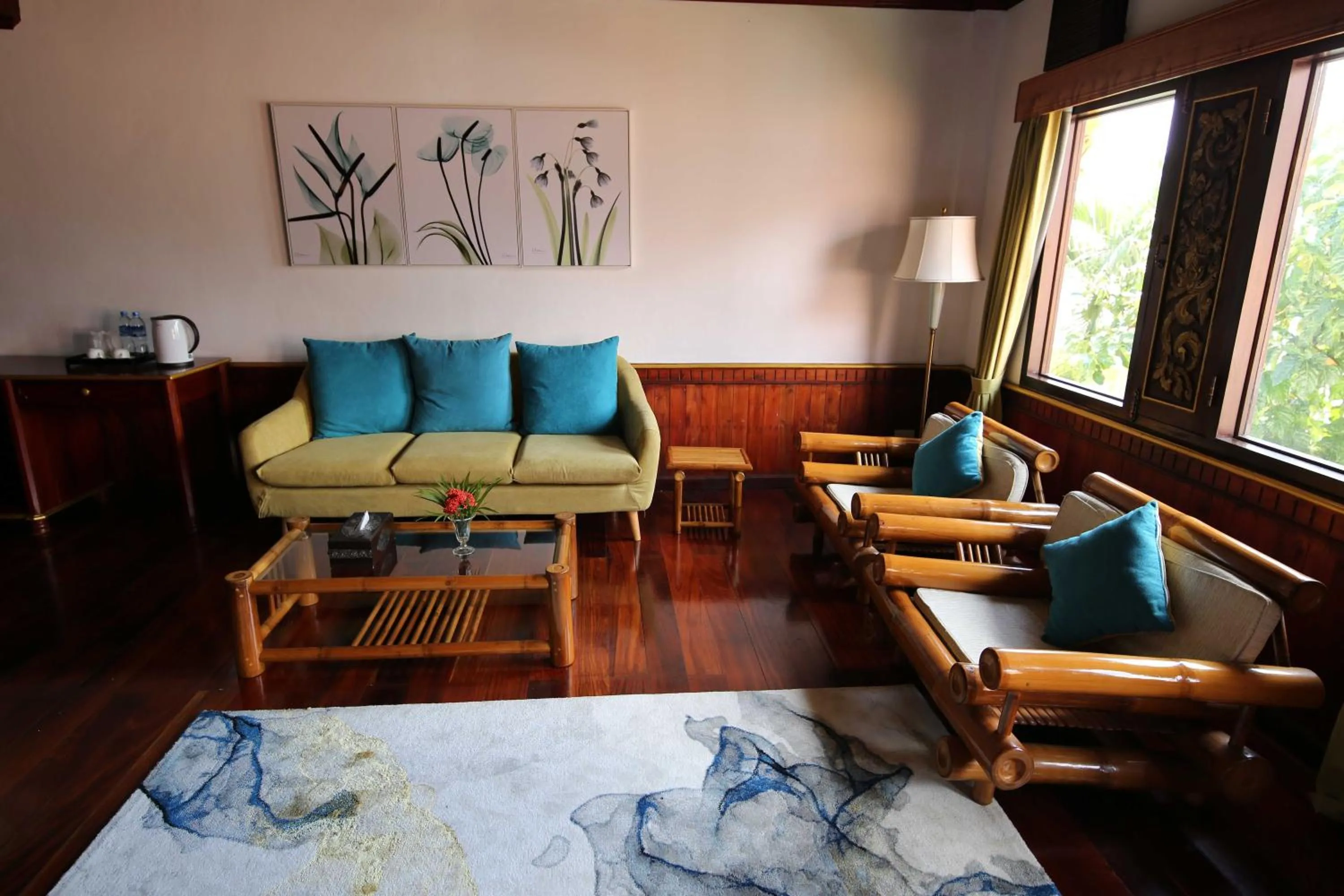Living room in E-Outfitting Vang Thong Hotel