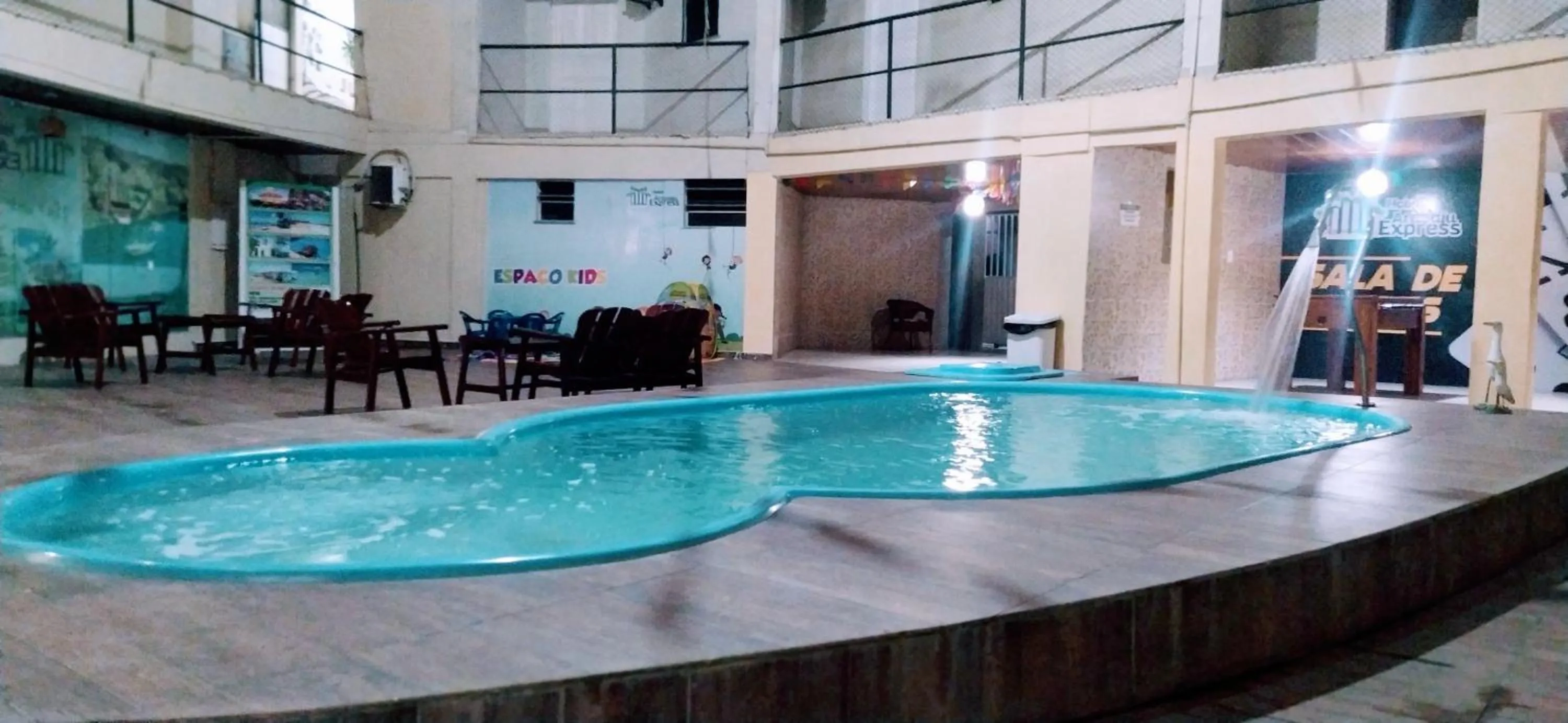 Swimming pool in Hotel Aracaju Express