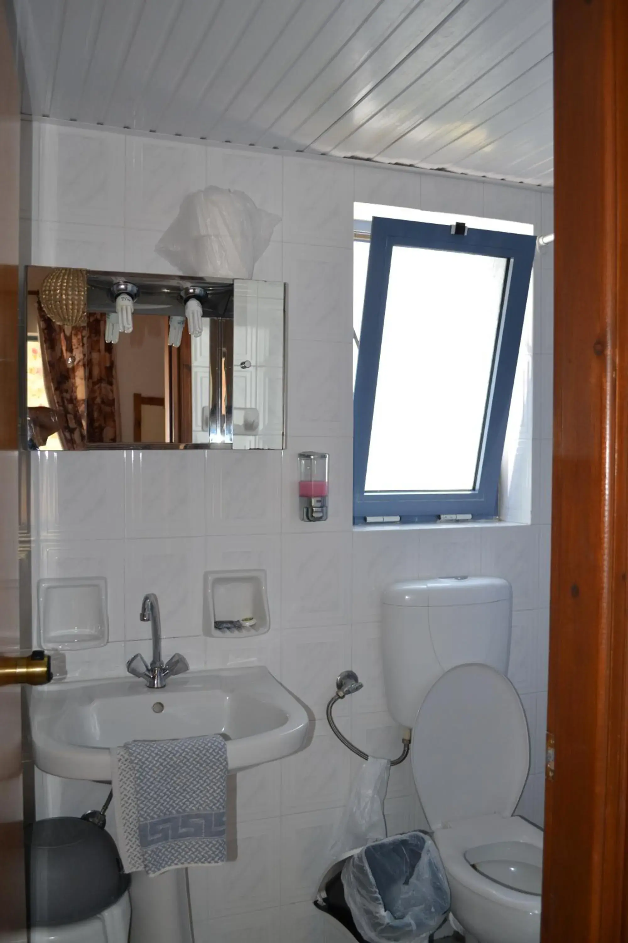 Double Room in Adamas Rooms Double Room in Adamas Rooms