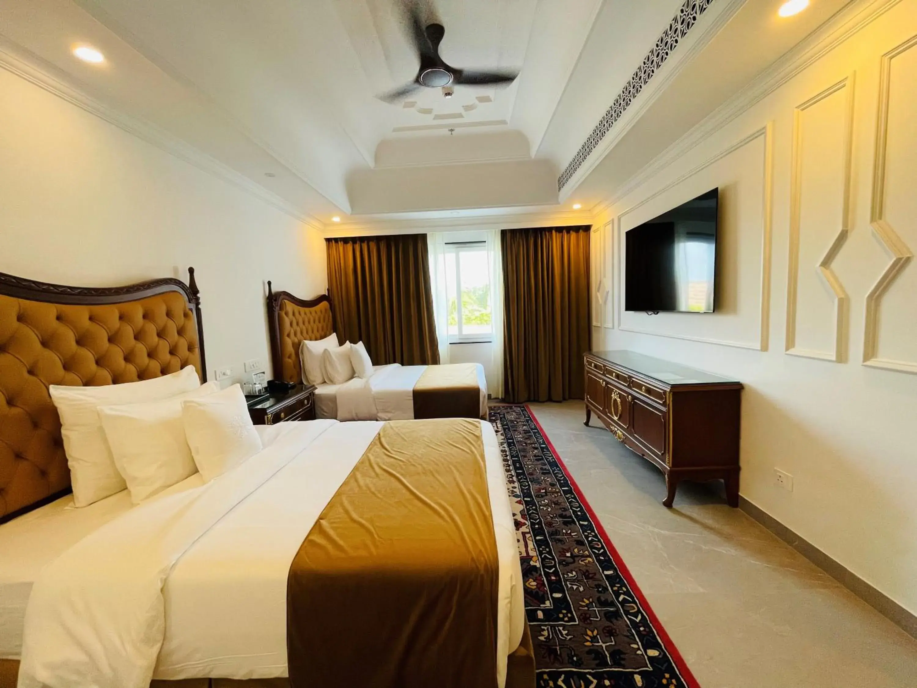 Bed in Mayfair Palm Beach Resort Bed in Mayfair Palm Beach Resort