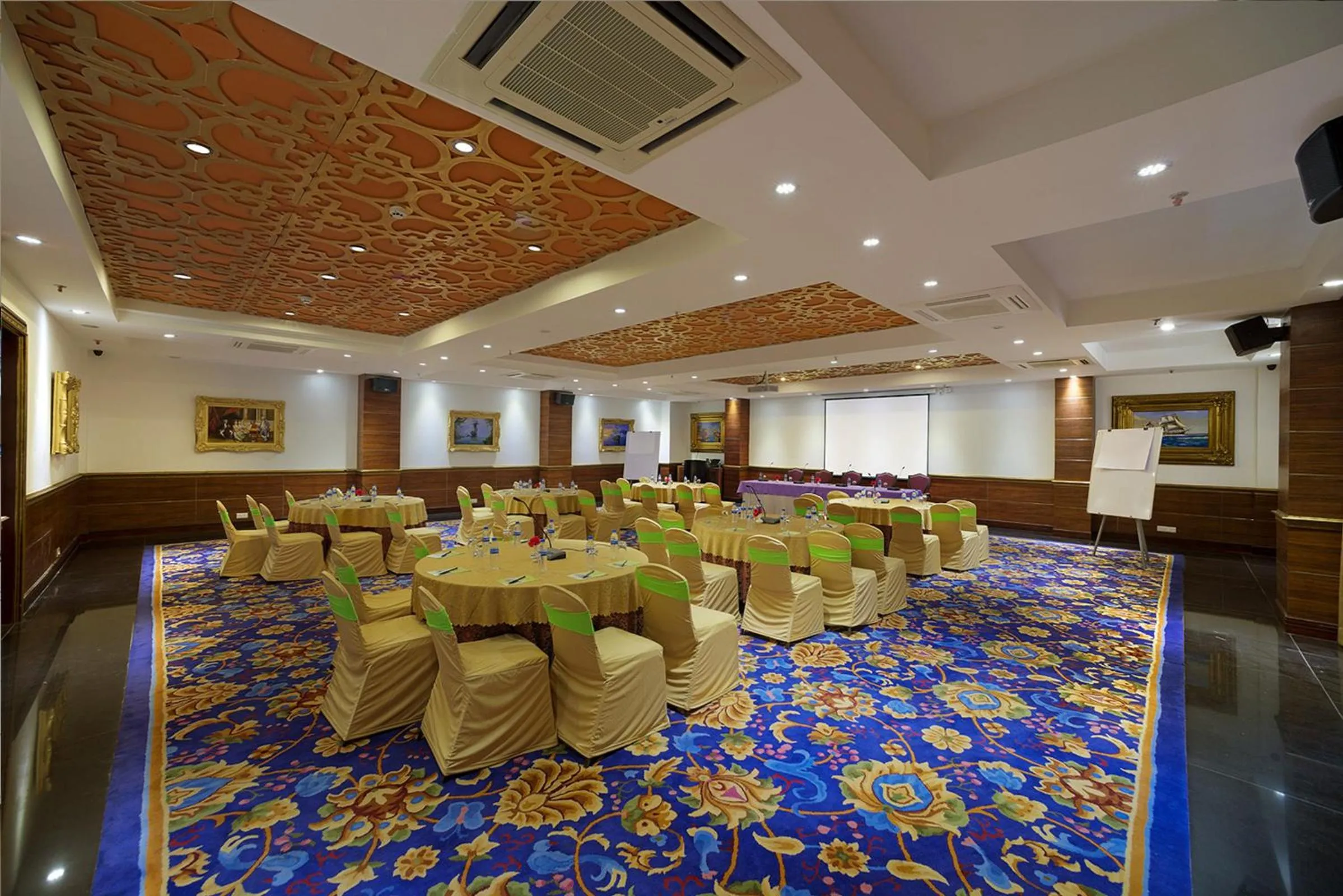 Business facilities in Mayfair Palm Beach Resort