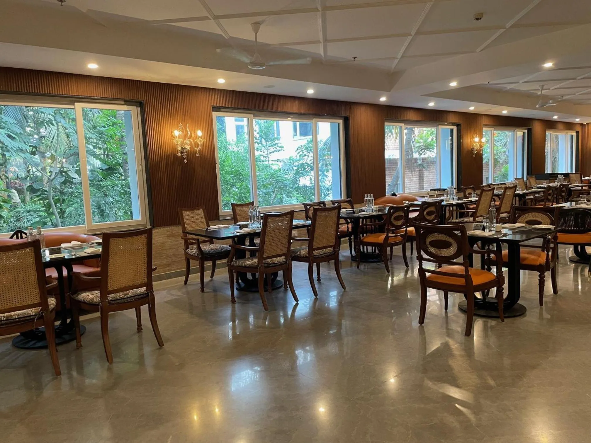 Restaurant/places to eat in Mayfair Palm Beach Resort