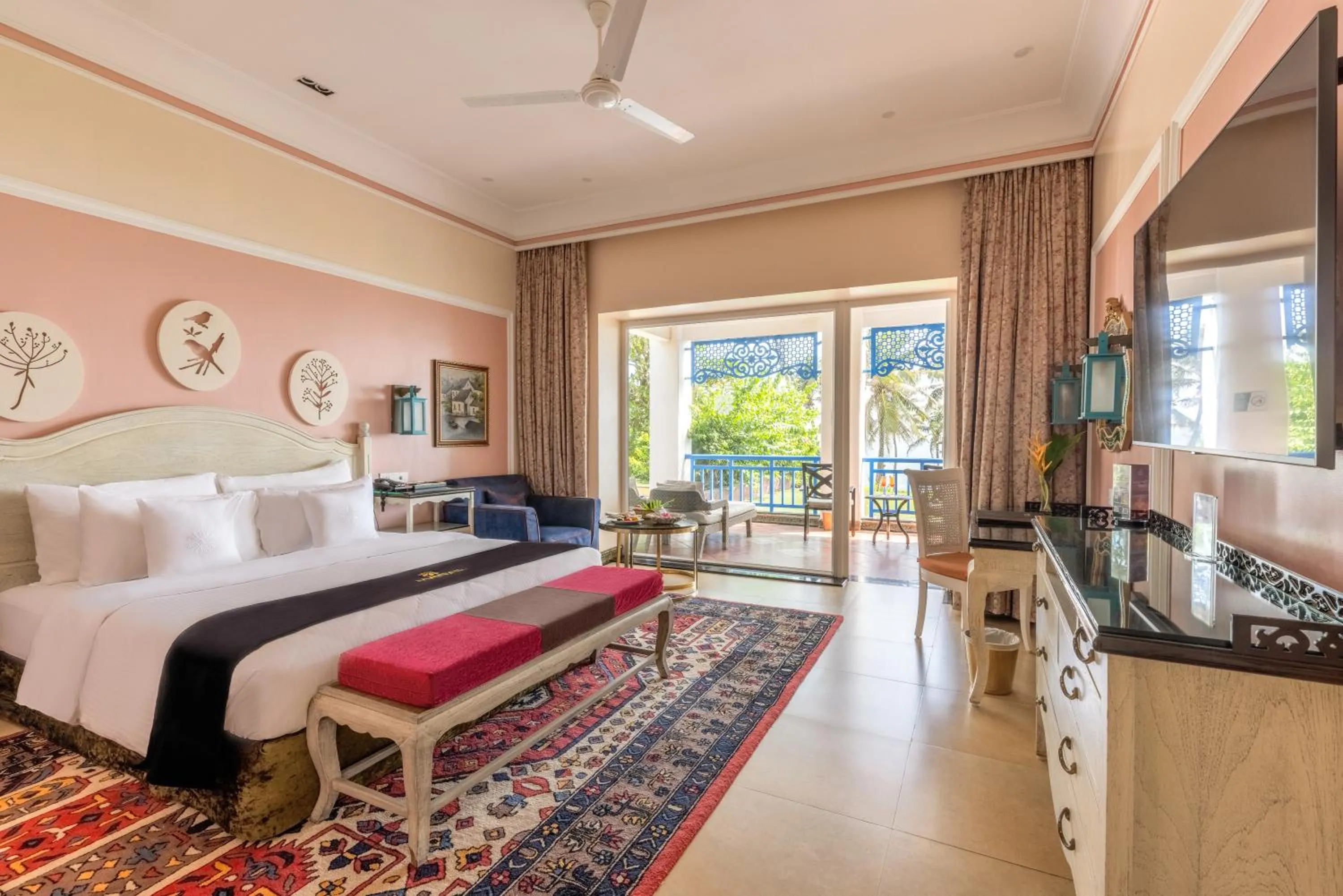 Bedroom, Bed in Mayfair Palm Beach Resort