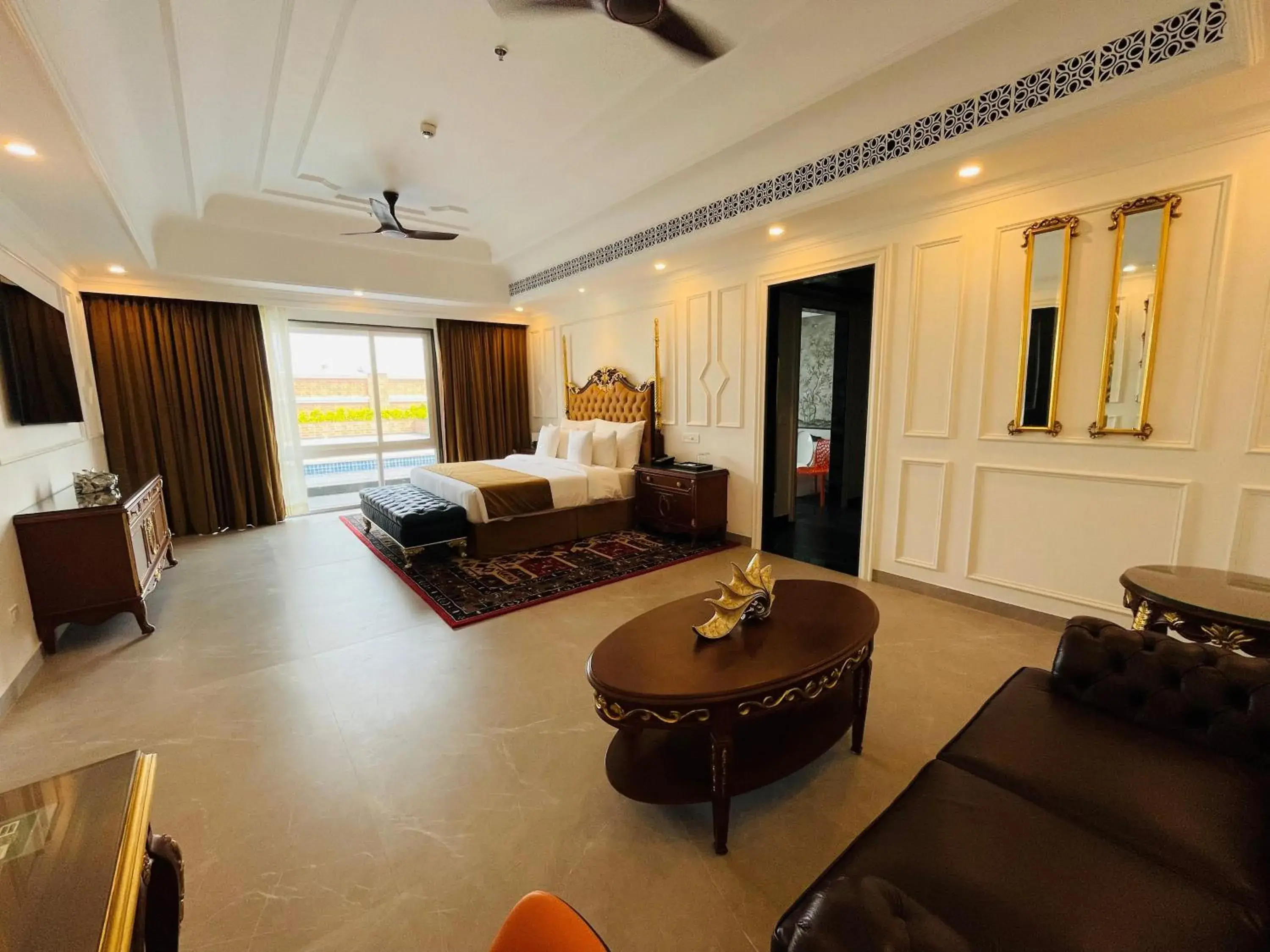 Bed in Mayfair Palm Beach Resort Bed in Mayfair Palm Beach Resort