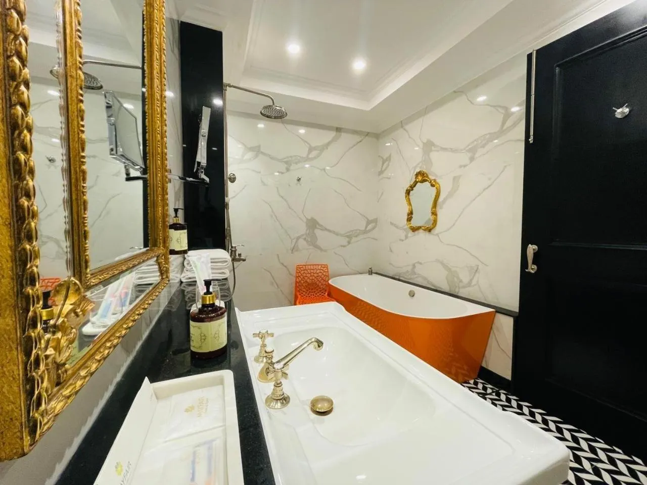 Bedroom, Bed in Mayfair Palm Beach Resort