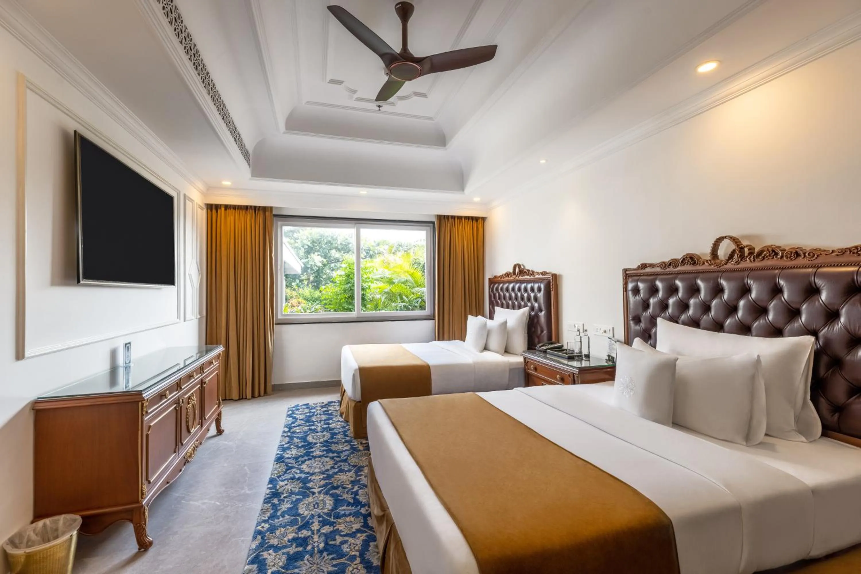 Bedroom, Bed in Mayfair Palm Beach Resort