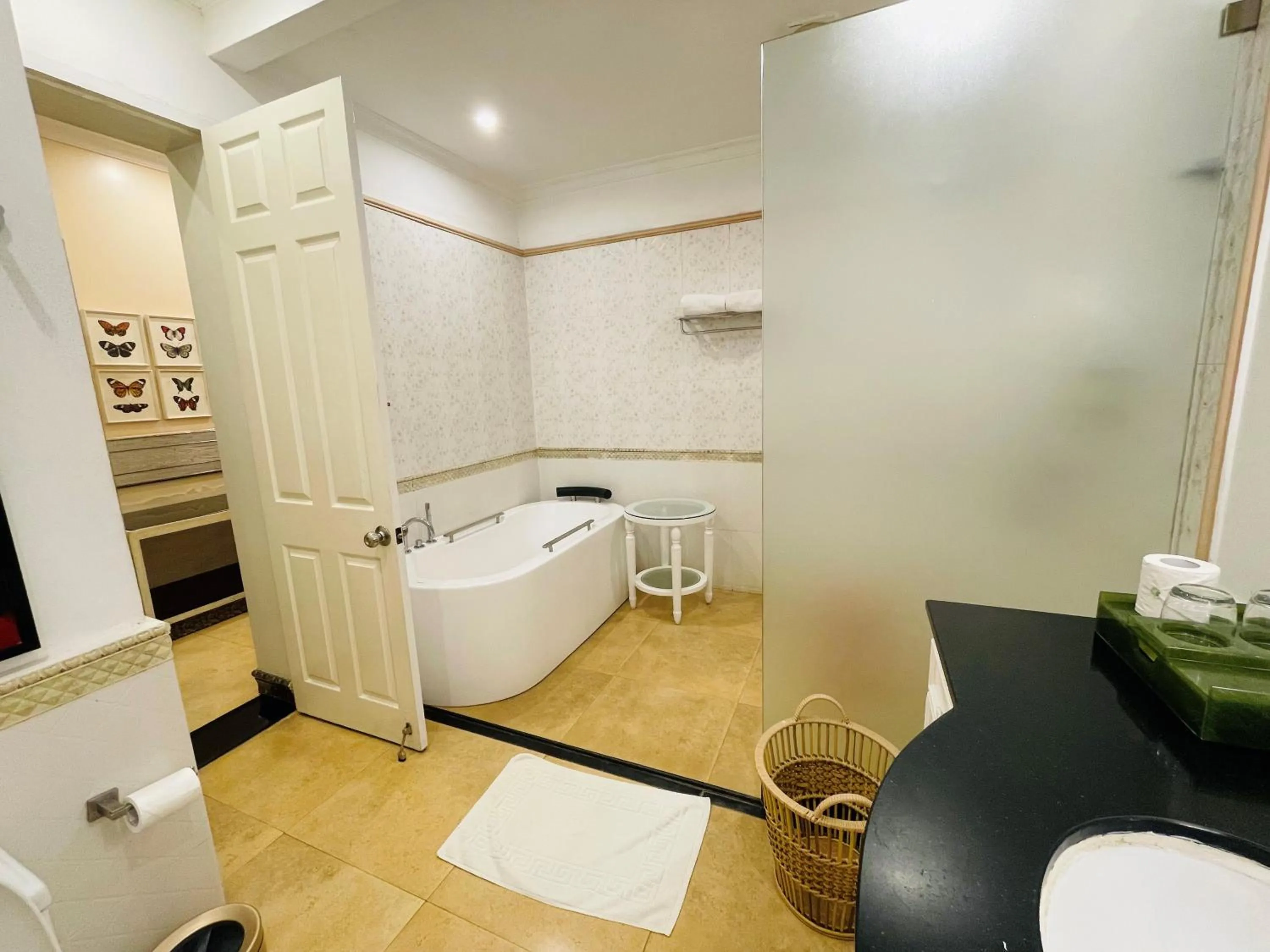 Bathroom in Mayfair Palm Beach Resort