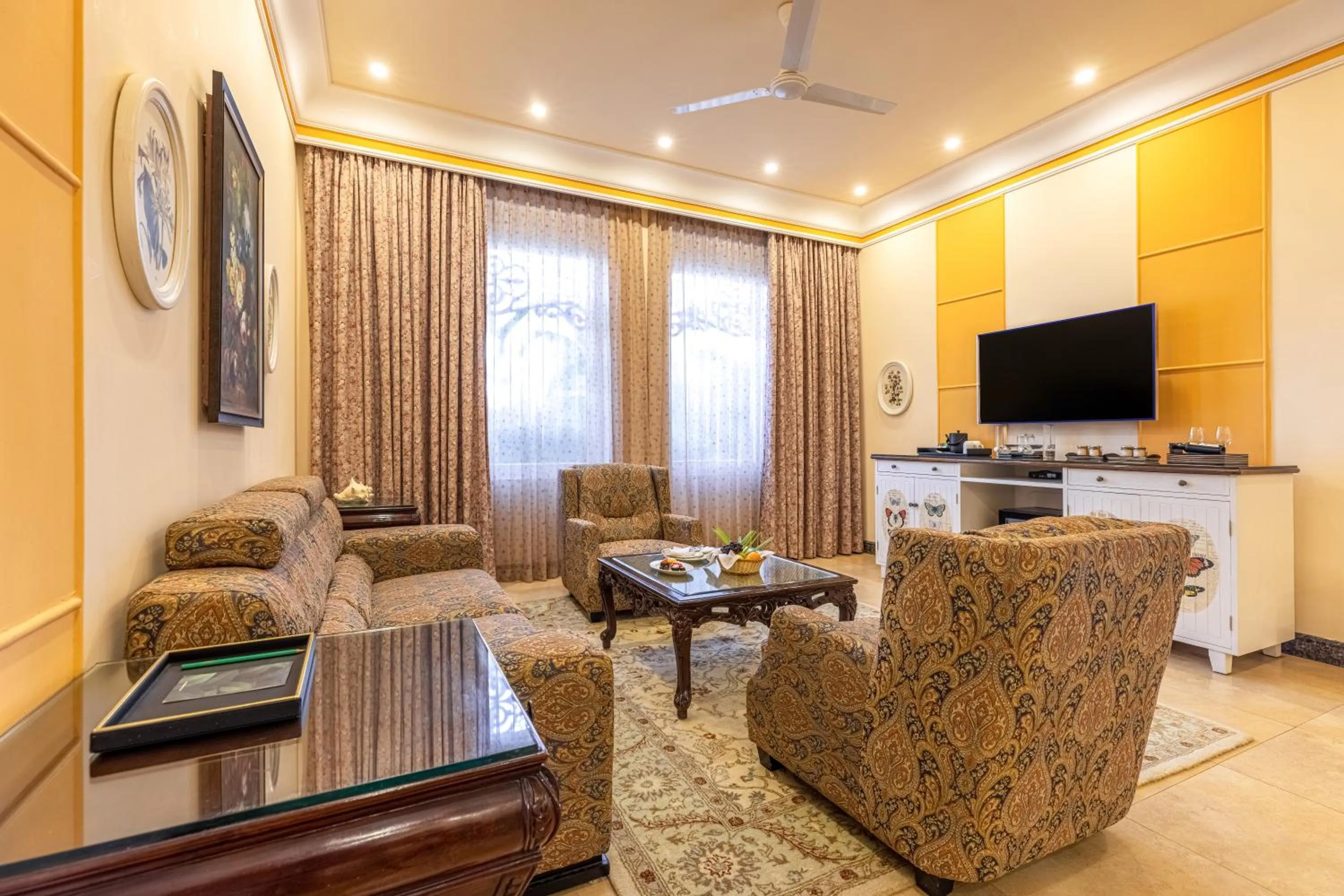 Seating area in Mayfair Palm Beach Resort