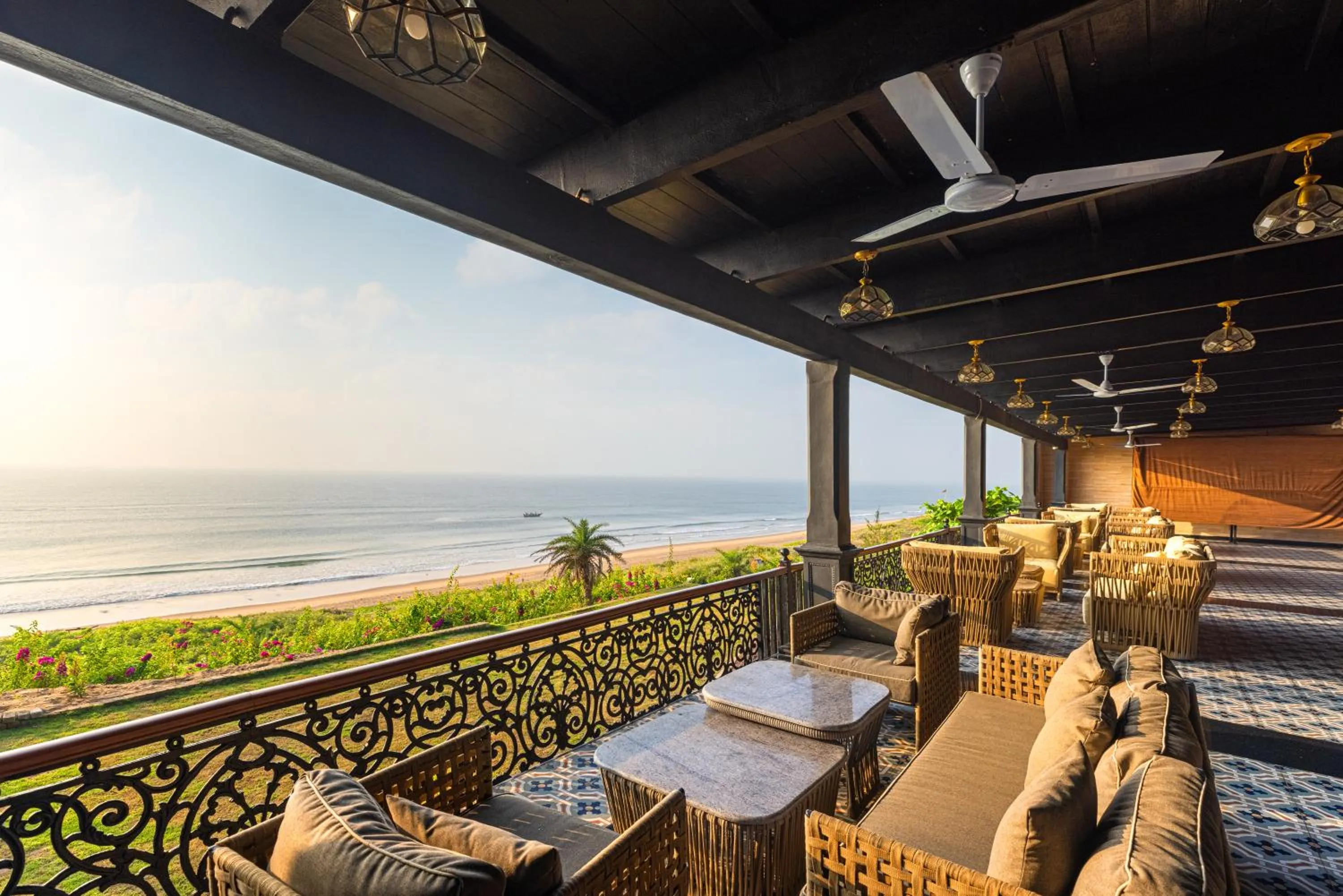 Restaurant/places to eat in Mayfair Palm Beach Resort